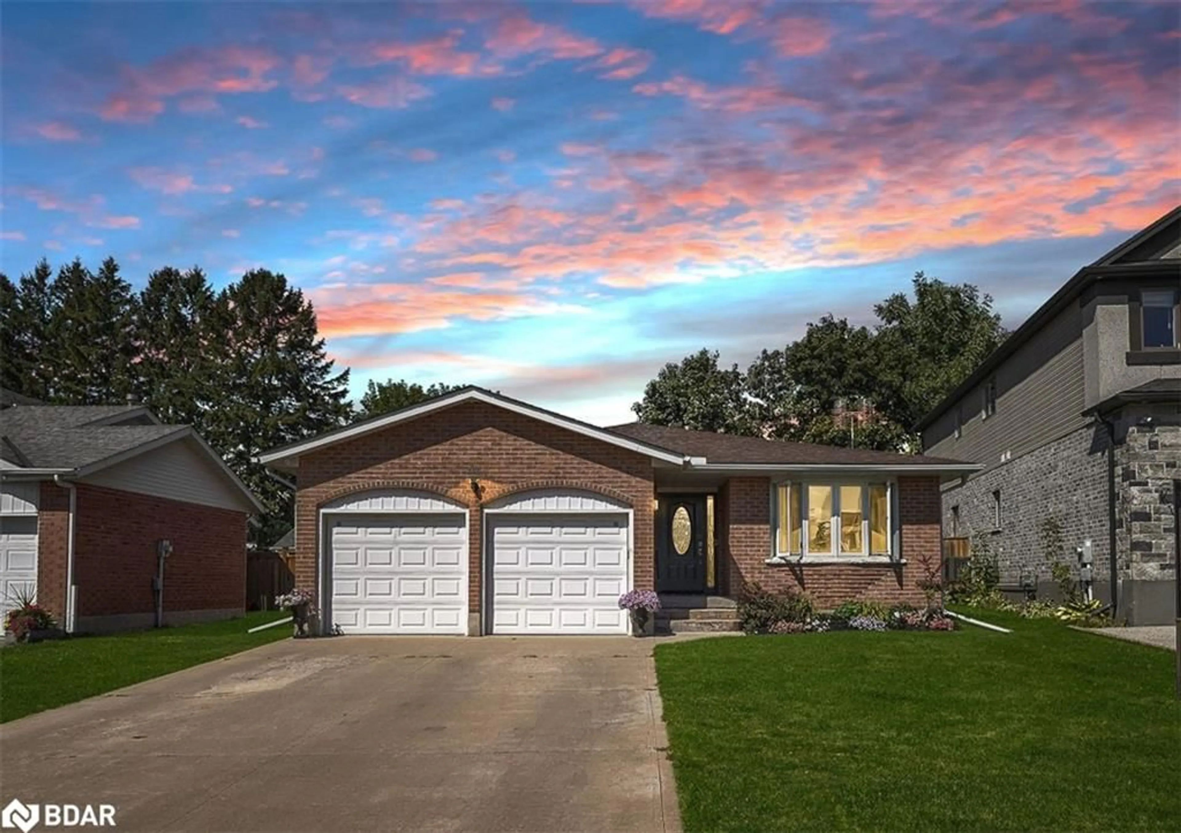 Home with brick exterior material, street for 286 Tagge Cres, Kitchener Ontario N2K 3R7