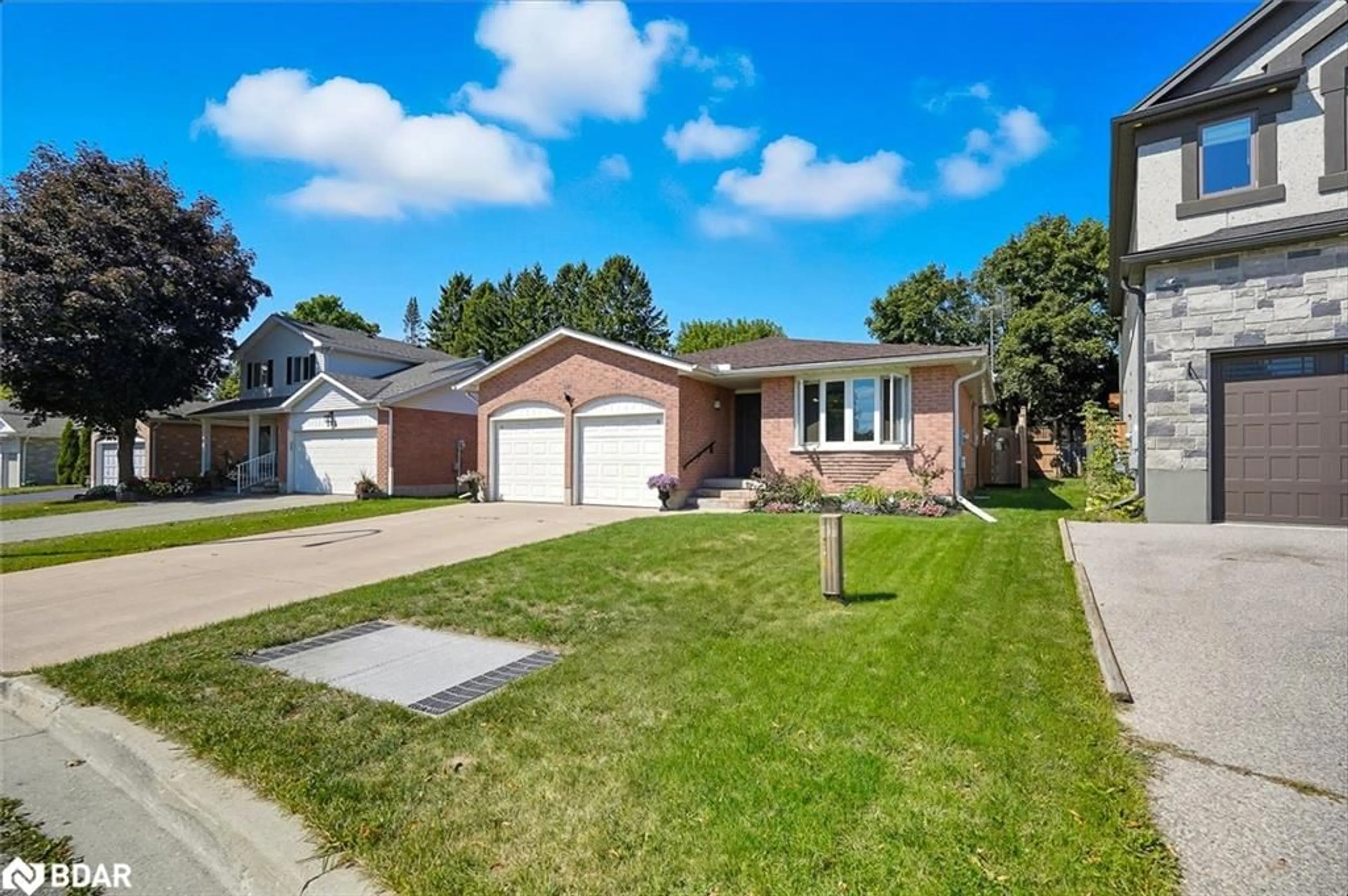 Home with brick exterior material, street for 286 Tagge Cres, Kitchener Ontario N2K 3R7