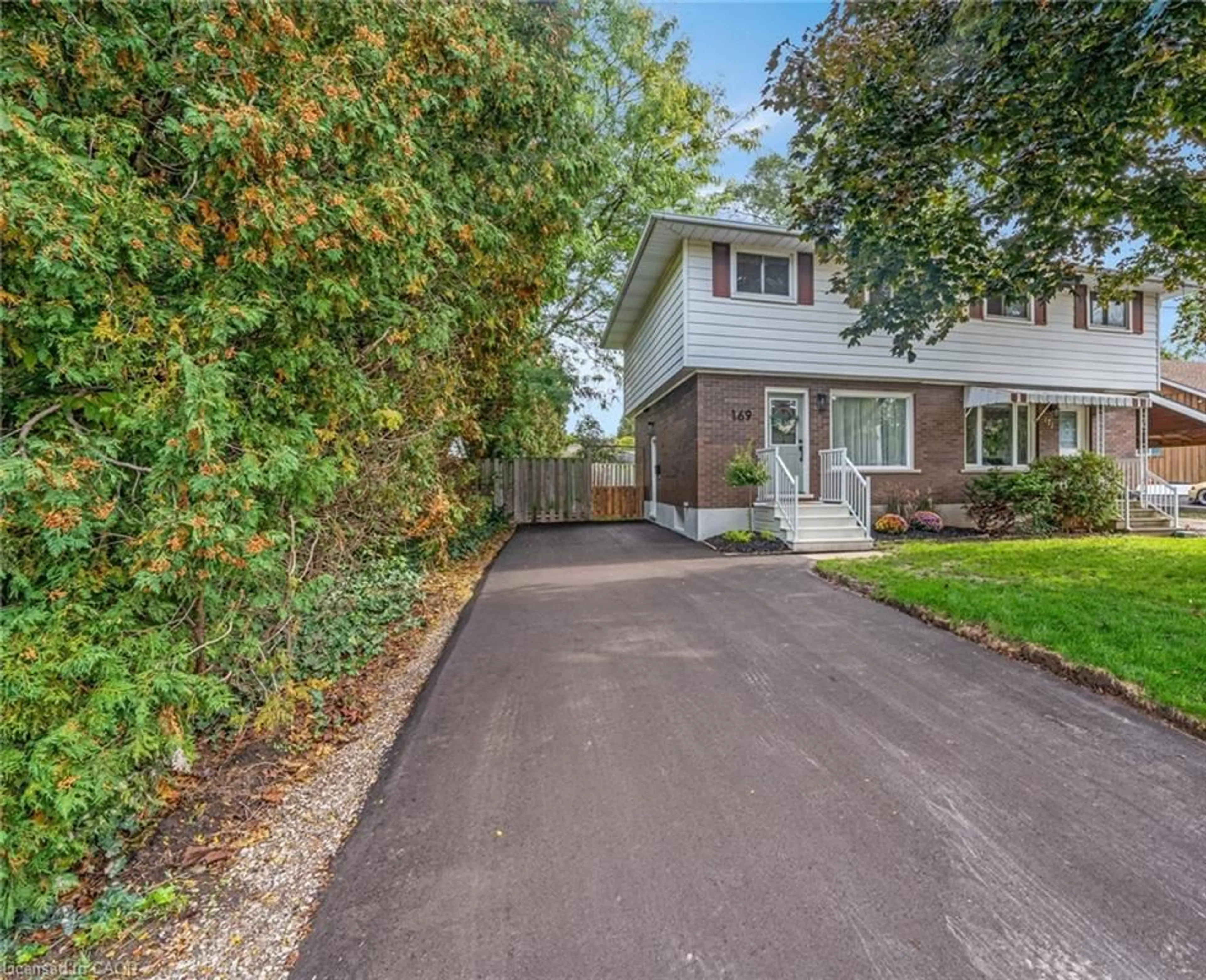 A pic from outside/outdoor area/front of a property/back of a property/a pic from drone, street for 169 Hungerford Rd, Cambridge Ontario N3C 2R2