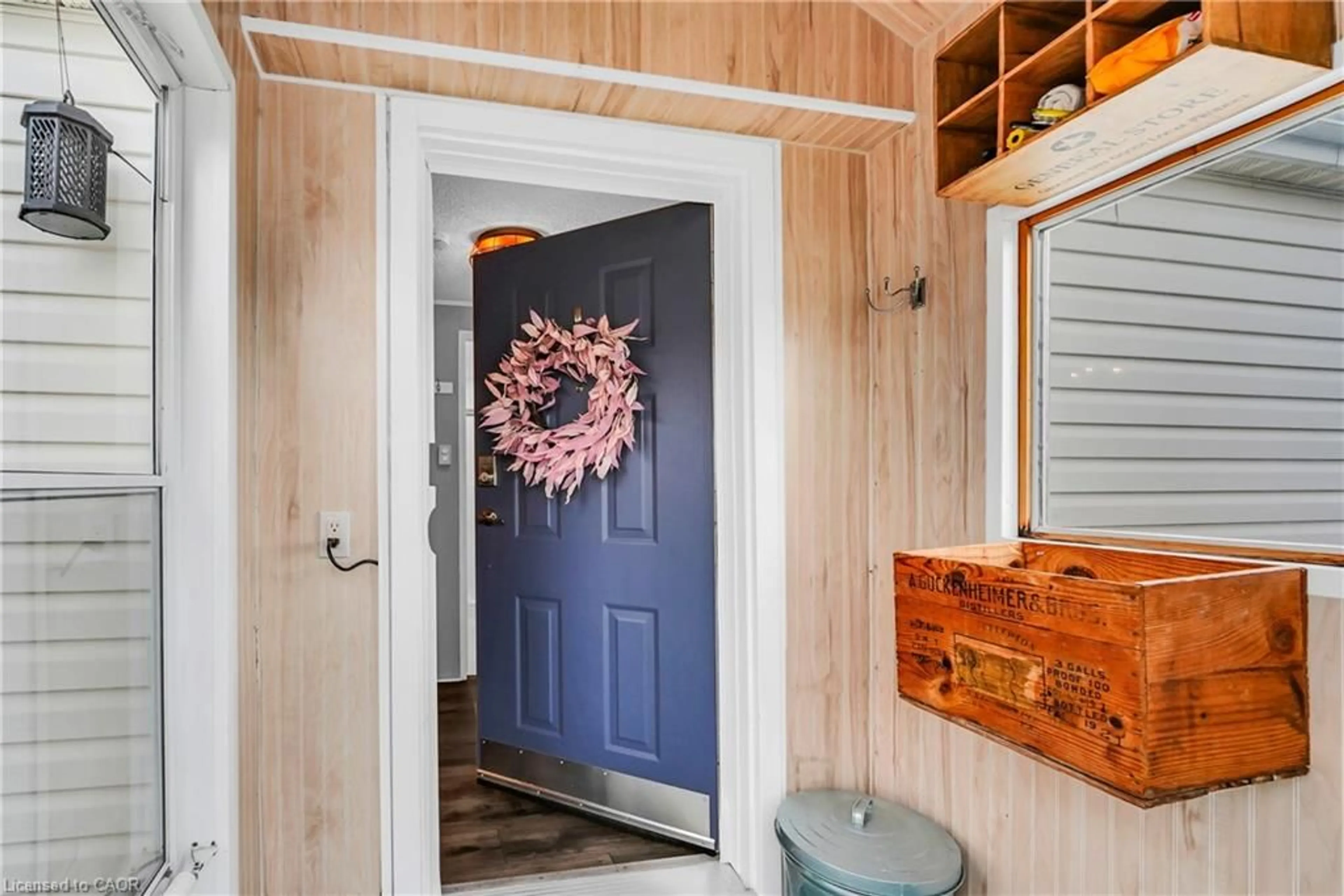 Indoor entryway for 4575 Rebecca Lane, Beamsville Ontario L3J 0W1