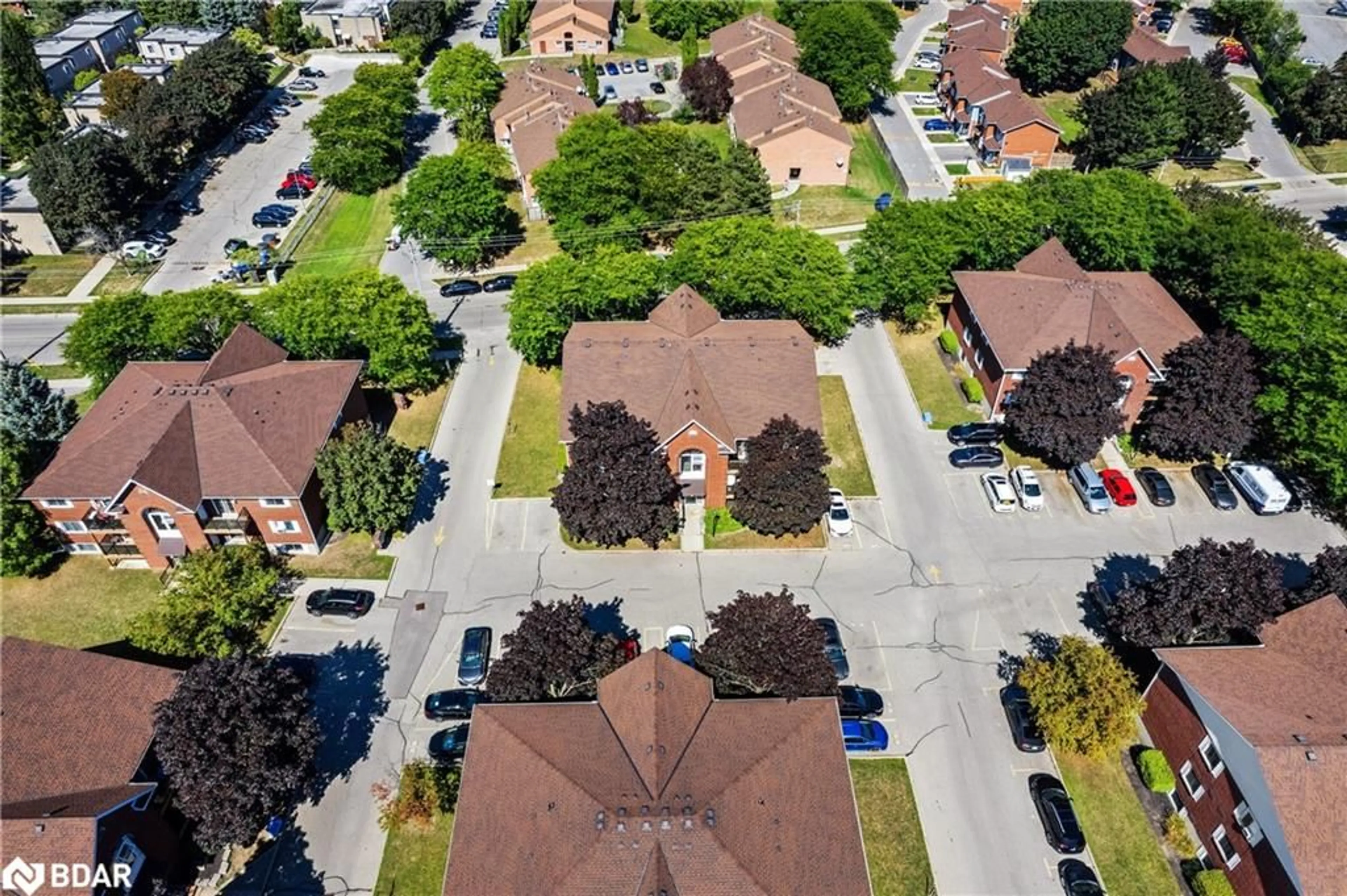 A pic from outside/outdoor area/front of a property/back of a property/a pic from drone, street for 565 Greenfield Ave #610, Kitchener Ontario N2C 2P4