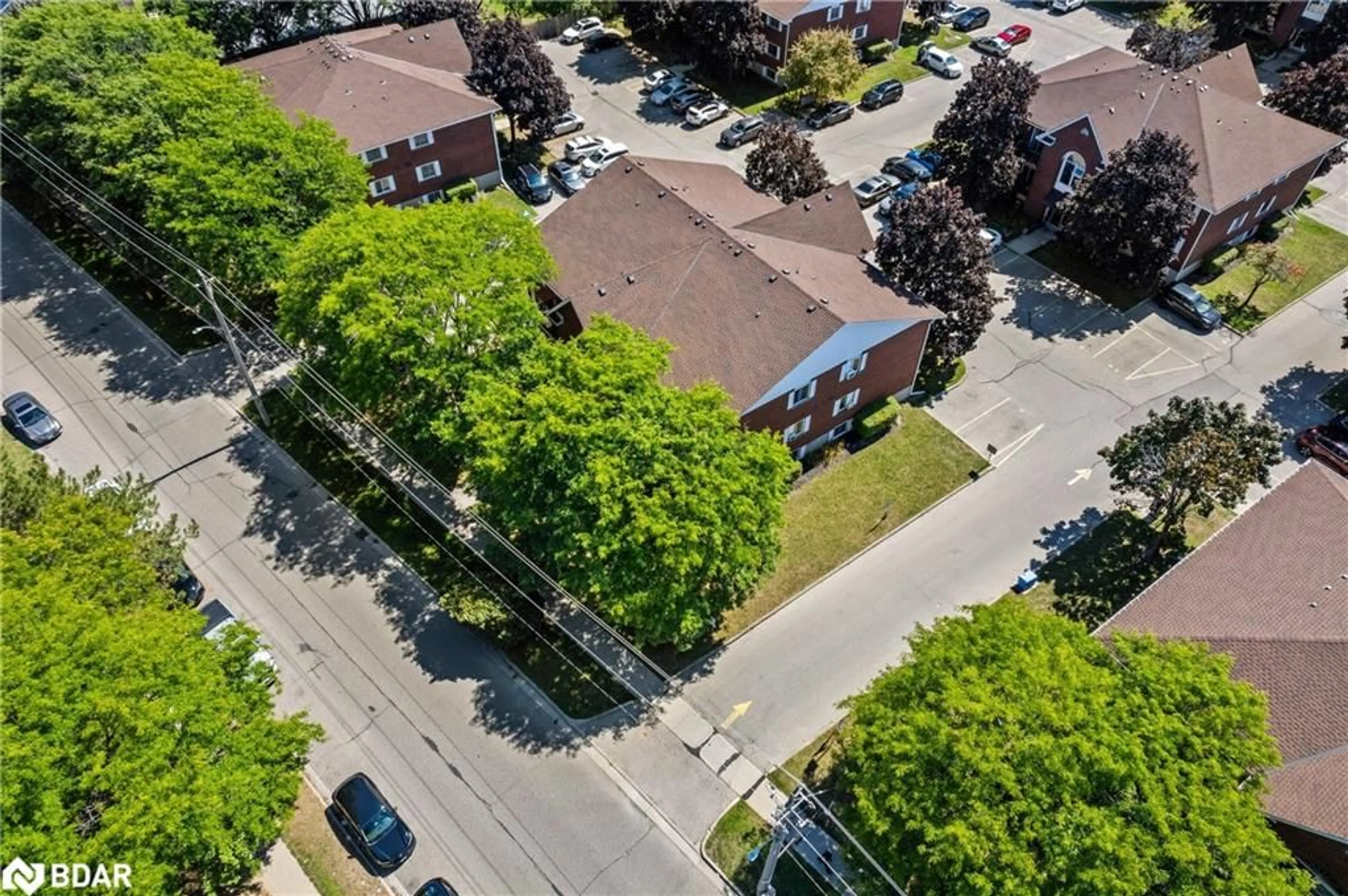 A pic from outside/outdoor area/front of a property/back of a property/a pic from drone, street for 565 Greenfield Ave #610, Kitchener Ontario N2C 2P4