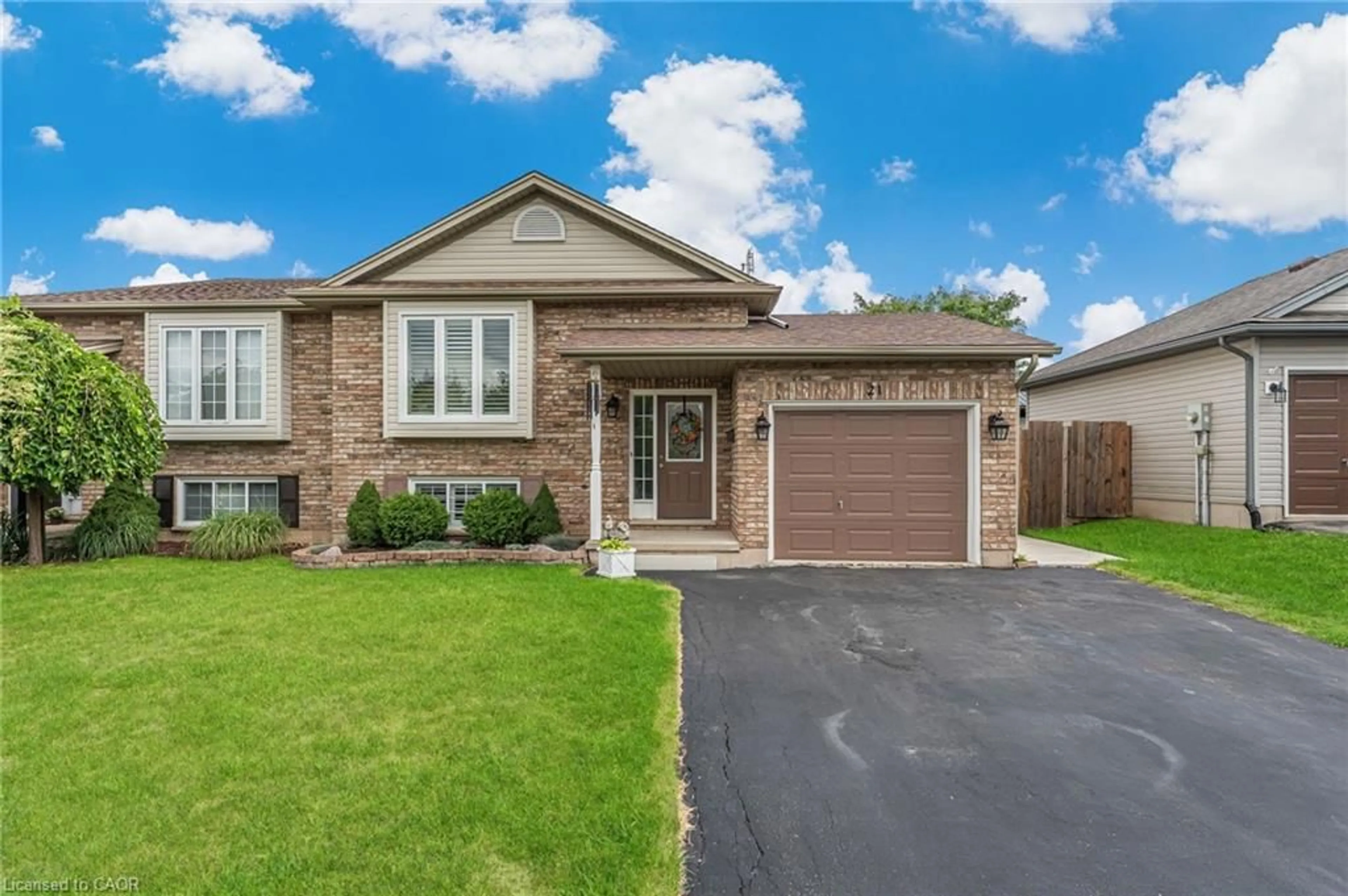 Home with brick exterior material, street for 21 Jane St, Smithville Ontario L0R 2A0