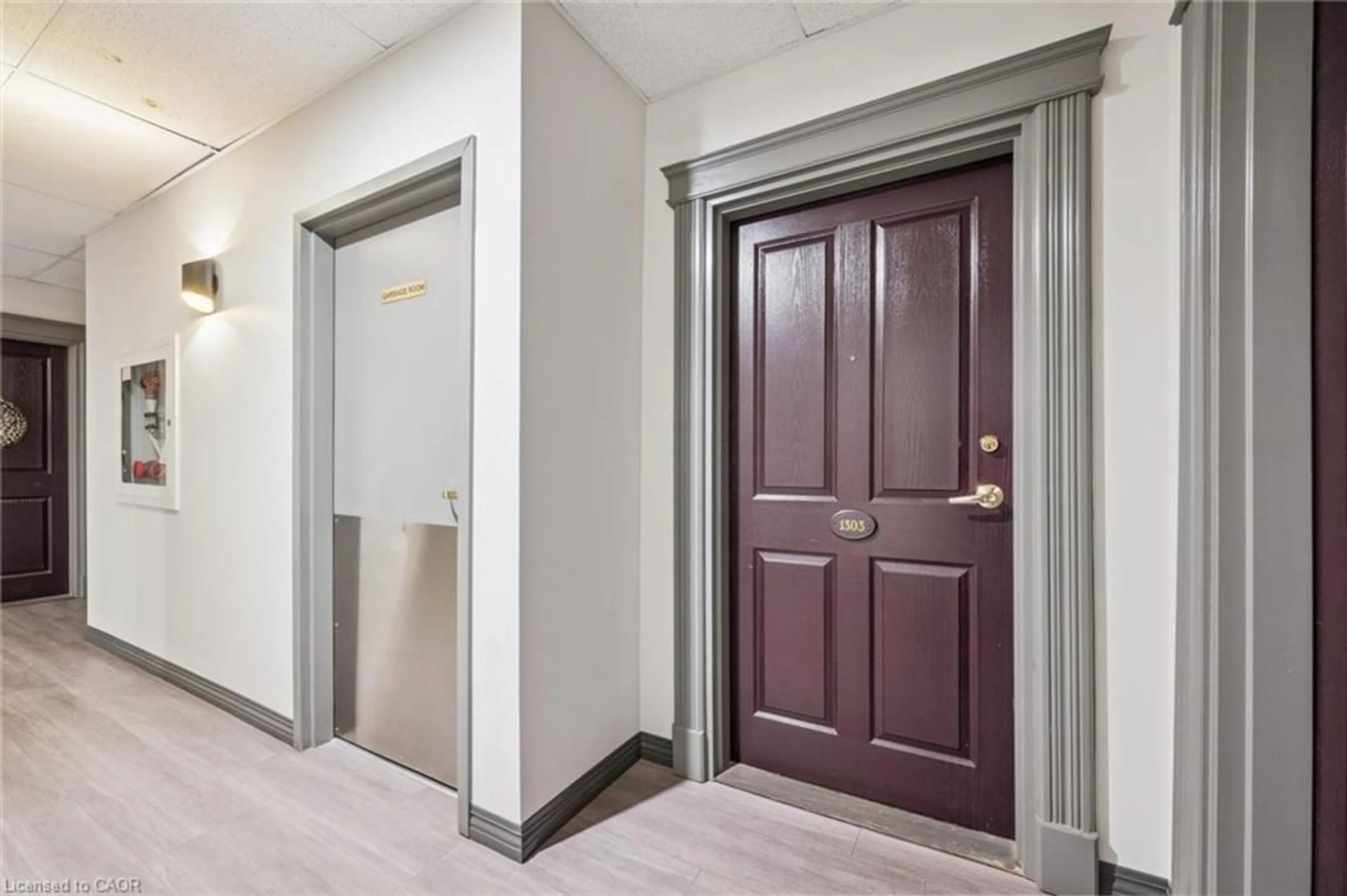 Indoor foyer for 255 Keats Way #1303, Waterloo Ontario N2L 6N6