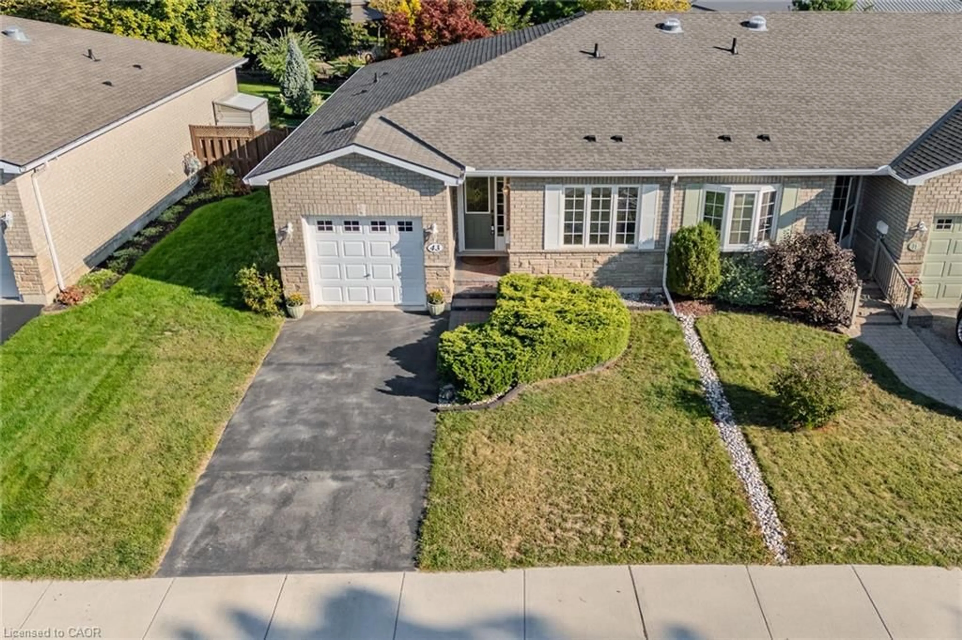 A pic from outside/outdoor area/front of a property/back of a property/a pic from drone, street for 43 South Dr, Simcoe Ontario N3Y 0A6
