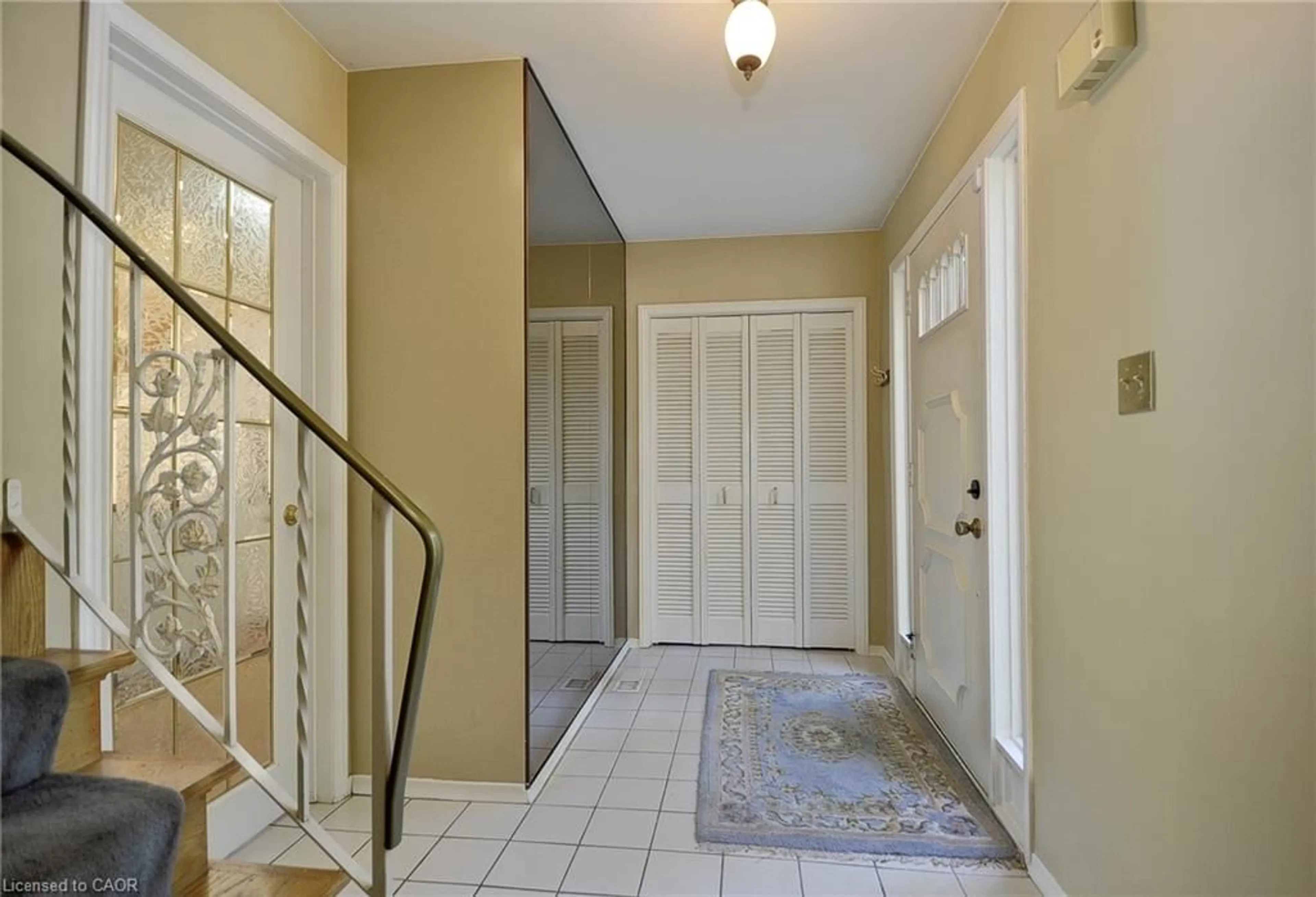 Indoor entryway for 351 Craigleith Dr, Waterloo Ontario N2L 5B5