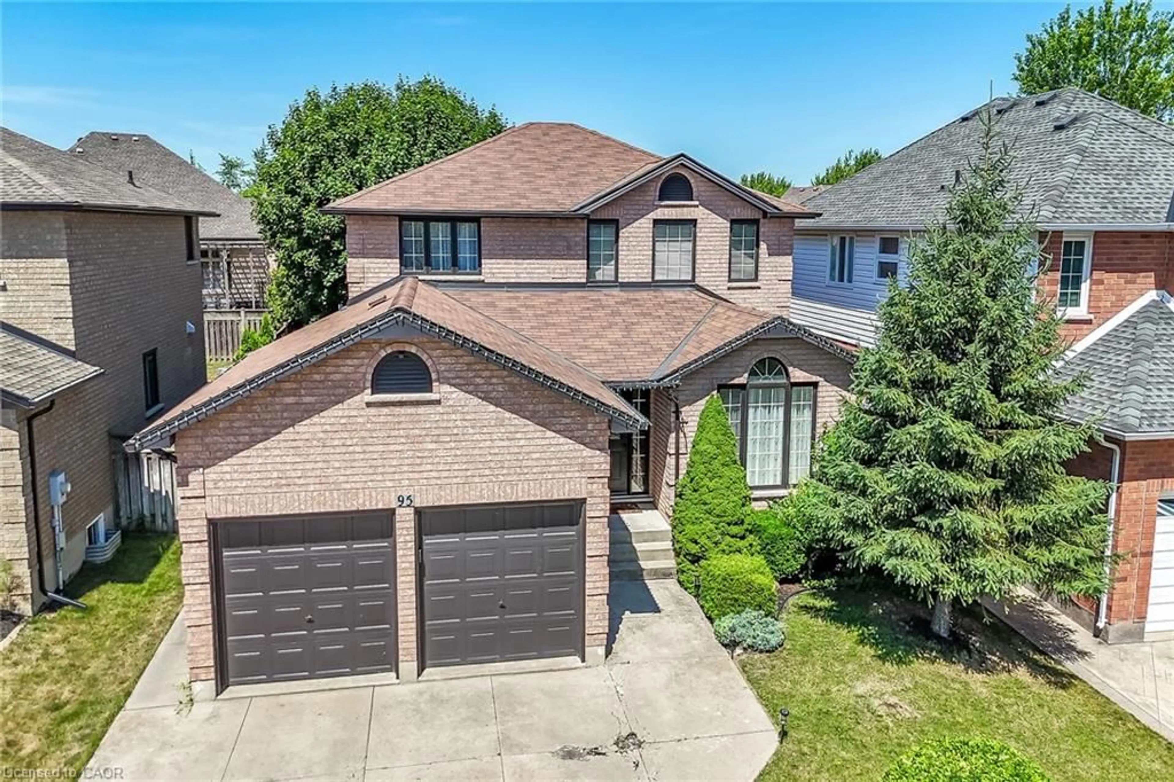 A pic from outside/outdoor area/front of a property/back of a property/a pic from drone, street for 95 Gatestone Dr, Hamilton Ontario L8J 2V1