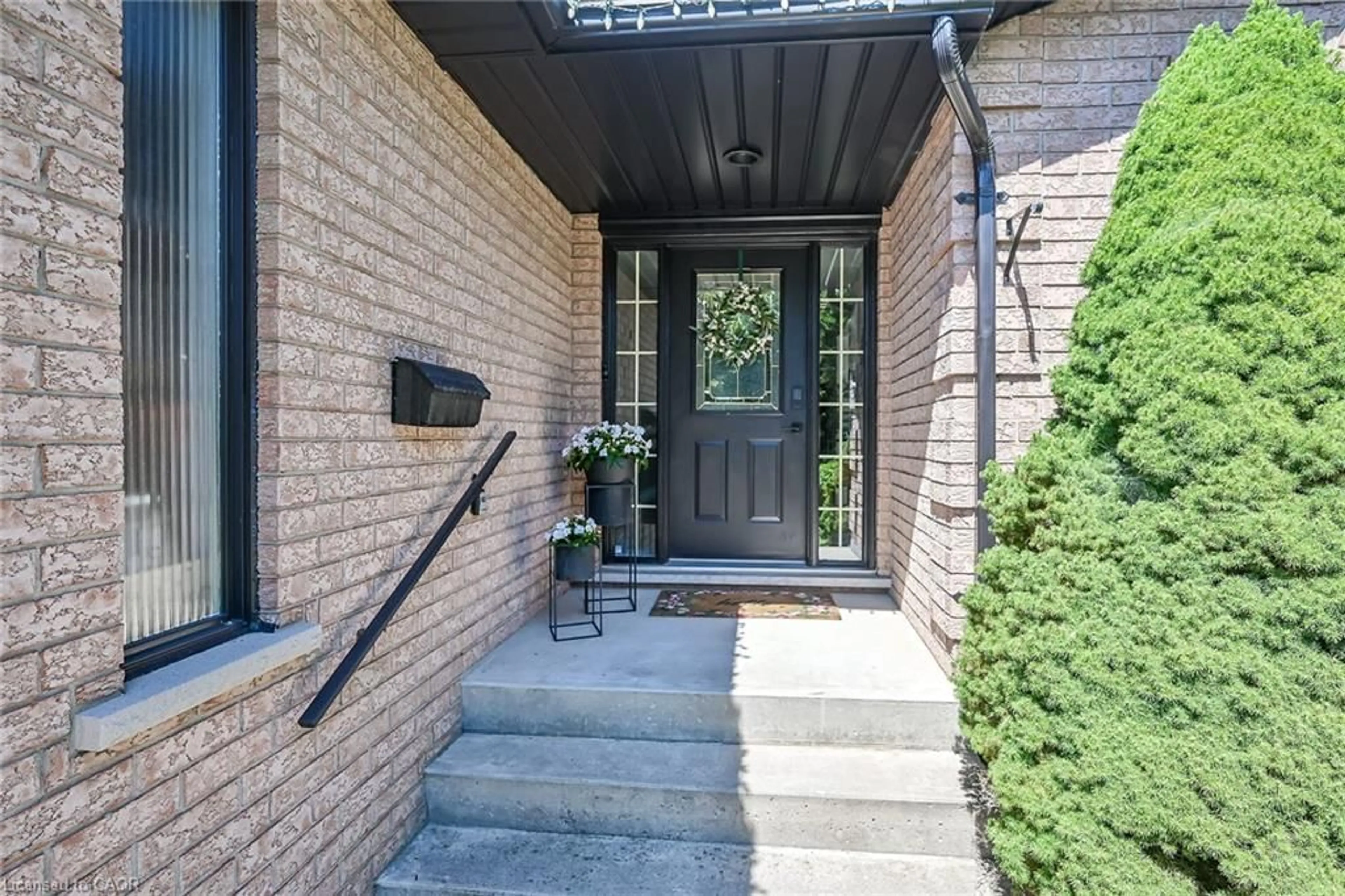 Indoor entryway for 95 Gatestone Dr, Hamilton Ontario L8J 2V1