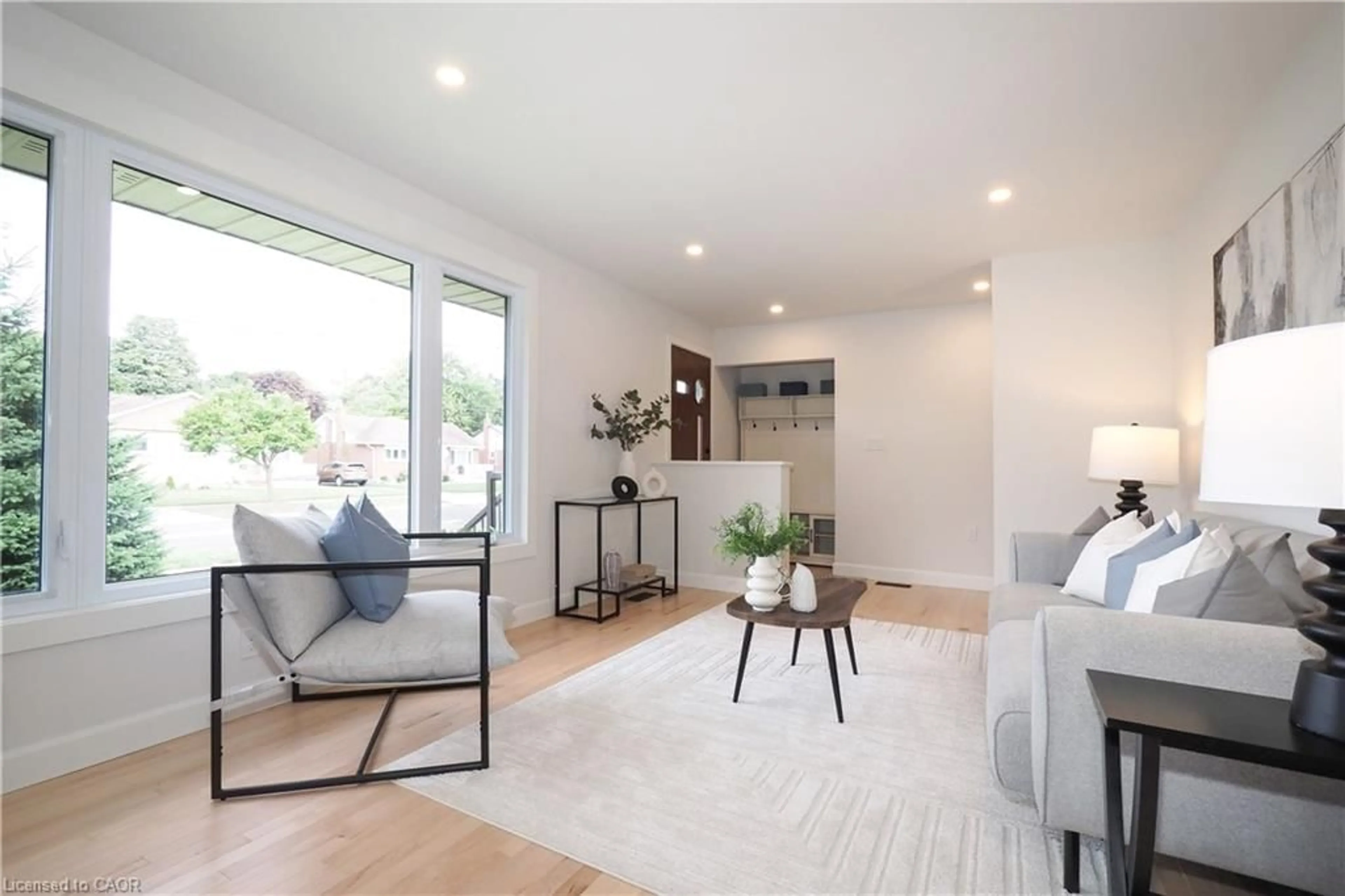 Living room with furniture, unknown for 383 Dumfries Ave, Kitchener Ontario N2H 2E9
