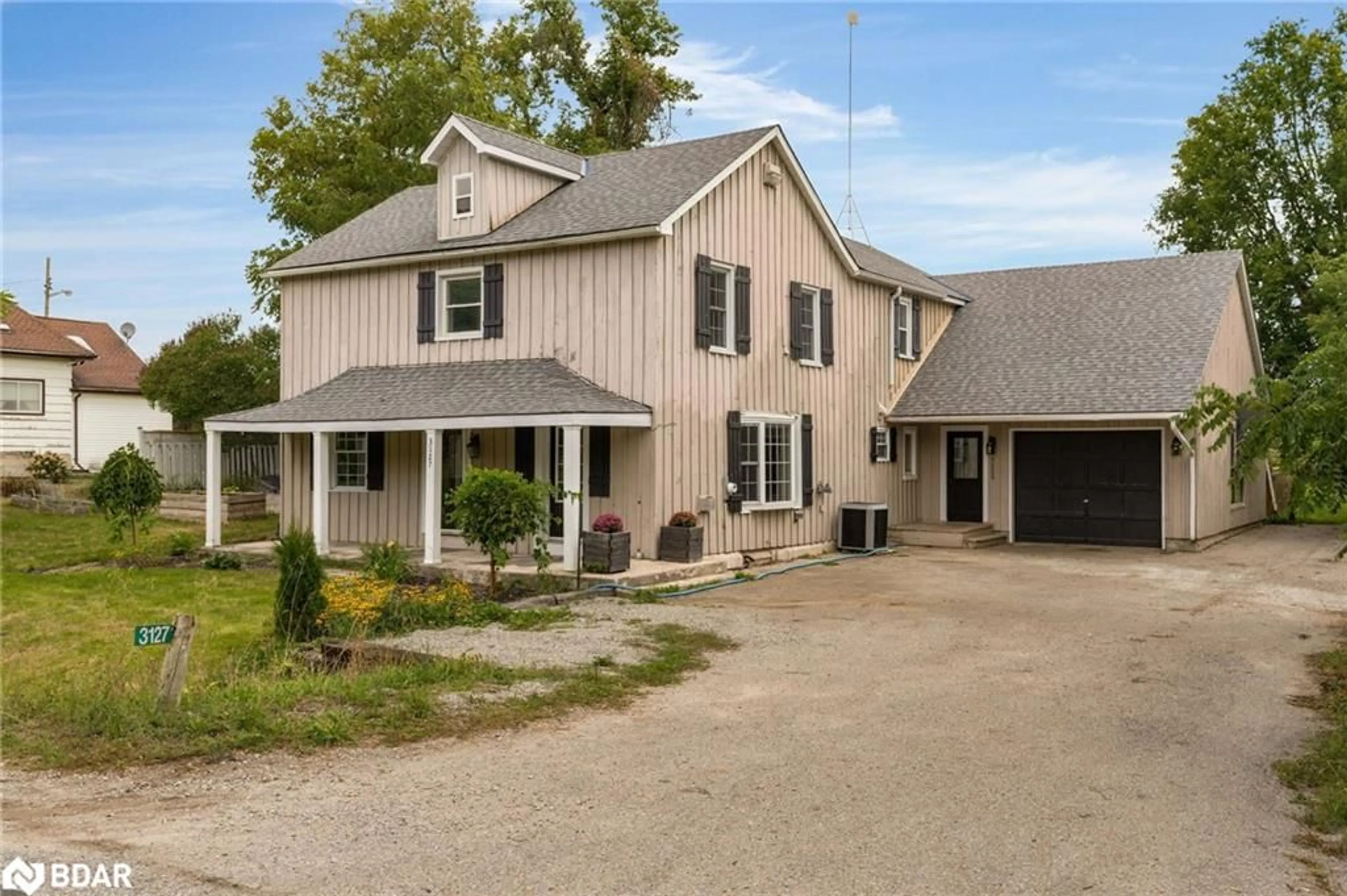 A pic from outside/outdoor area/front of a property/back of a property/a pic from drone, street for 3127 Penetanguishene Rd, Barrie Ontario L4M 4Y8