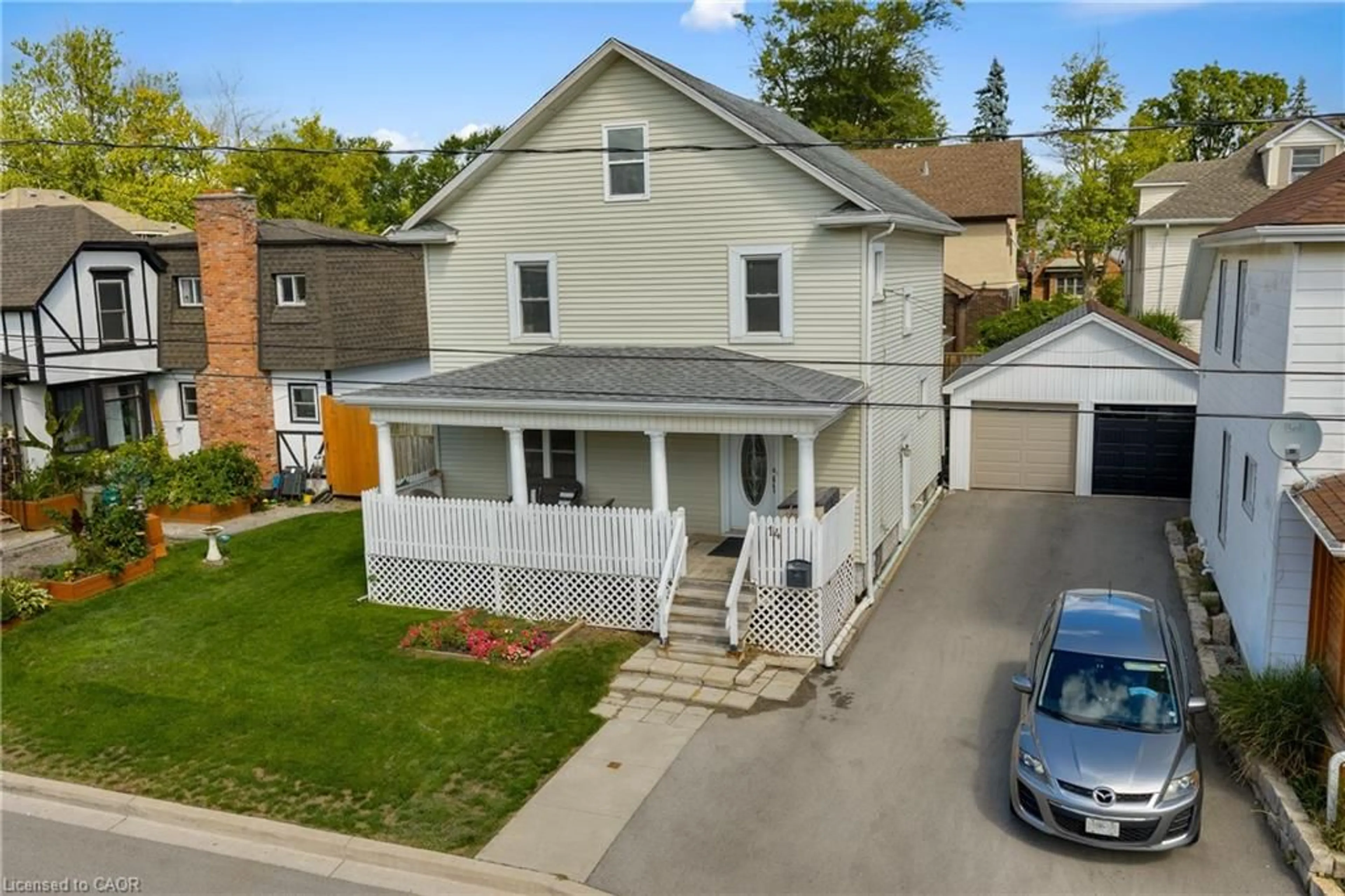 A pic from outside/outdoor area/front of a property/back of a property/a pic from drone, street for 14 Fitch St, Welland Ontario L3C 4V2