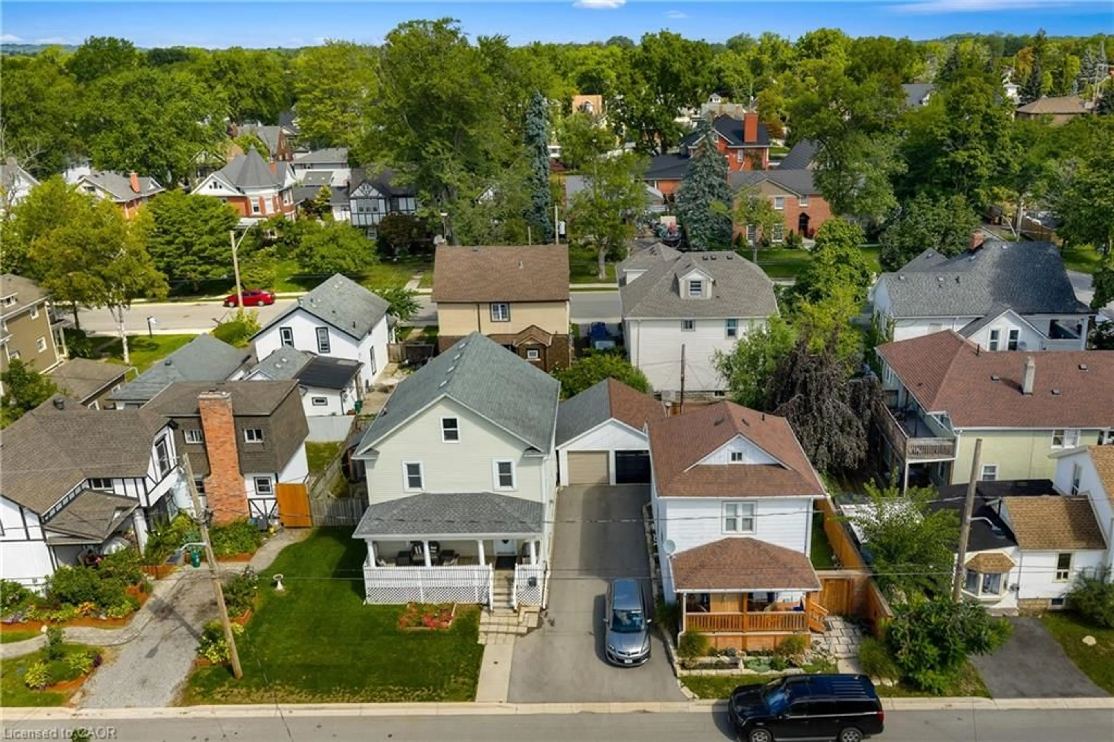 A pic from outside/outdoor area/front of a property/back of a property/a pic from drone, street for 14 Fitch St, Welland Ontario L3C 4V2