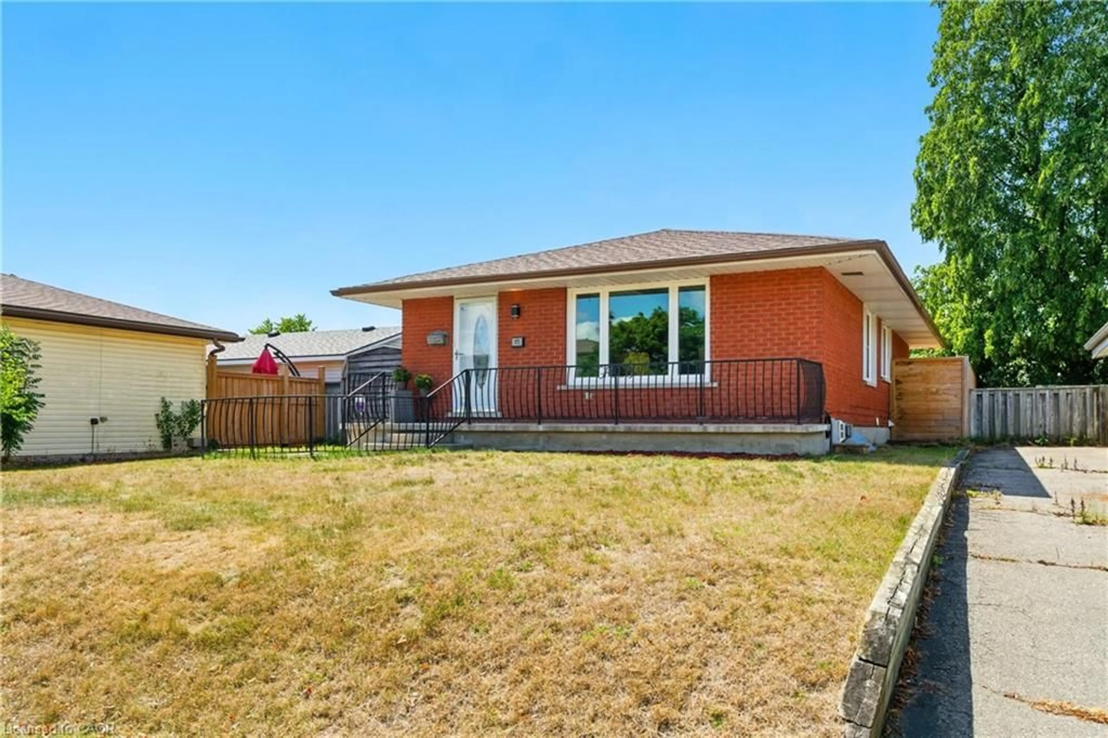 Home with brick exterior material, street for 15 Kent Rd, Brantford Ontario N3R 5G7
