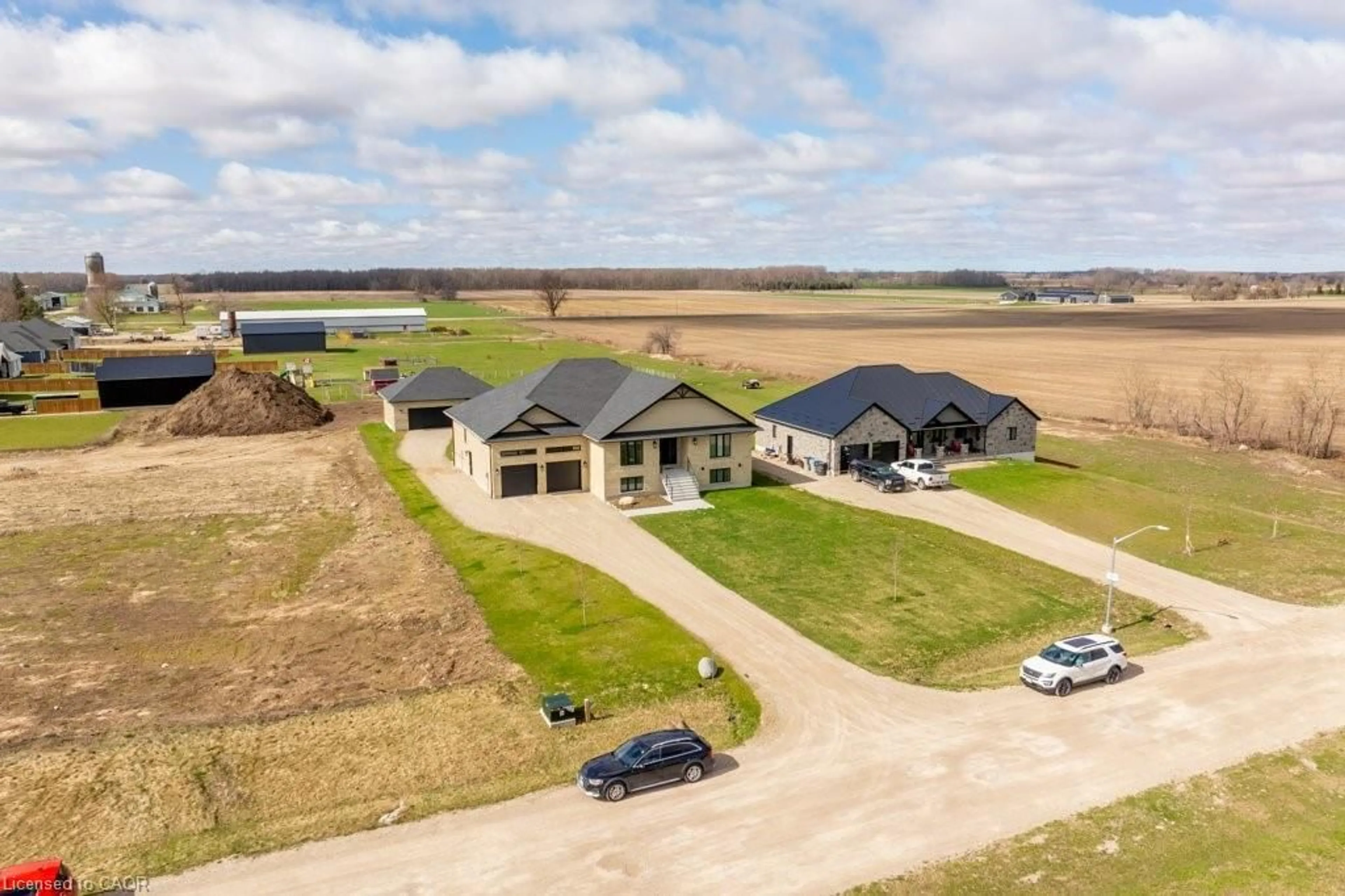 A pic from outside/outdoor area/front of a property/back of a property/a pic from drone, building for 43711 Adelaide St, Cranbrook Ontario N0G 1H0
