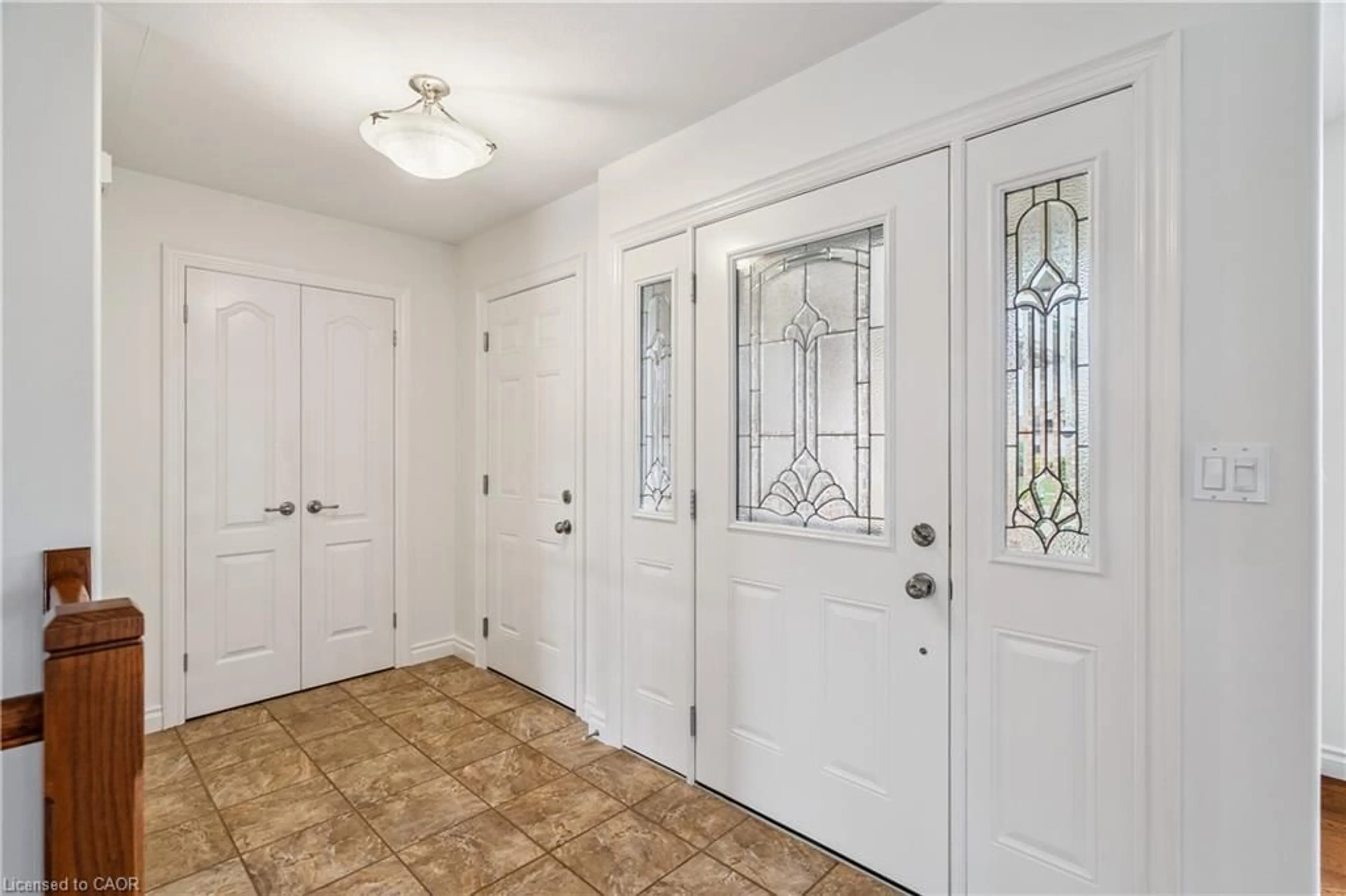 Indoor entryway for 90 Driftwood Dr, Simcoe Ontario N3Y 0B4