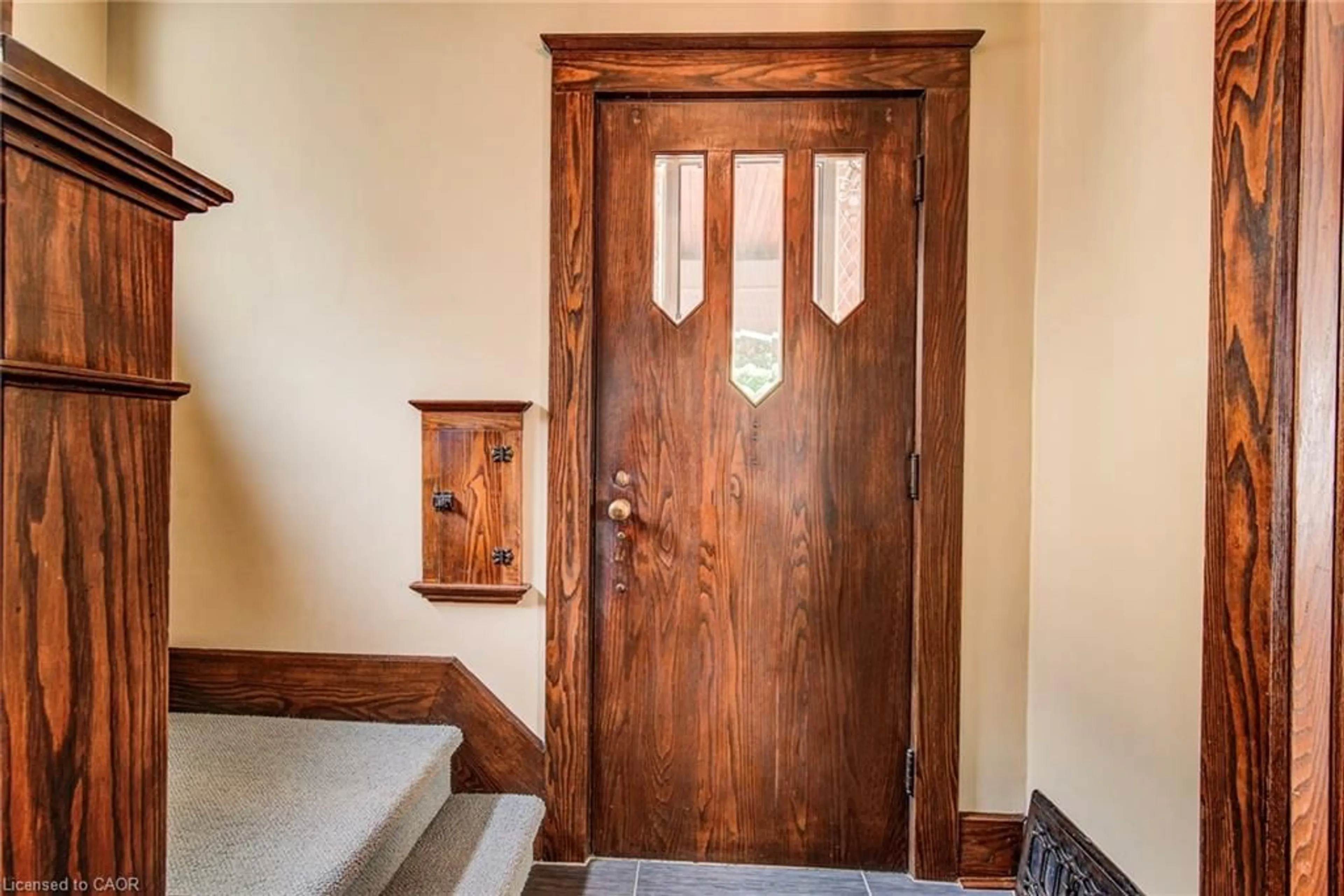 Indoor entryway for 48 John St, Waterloo Ontario N2J 1E8