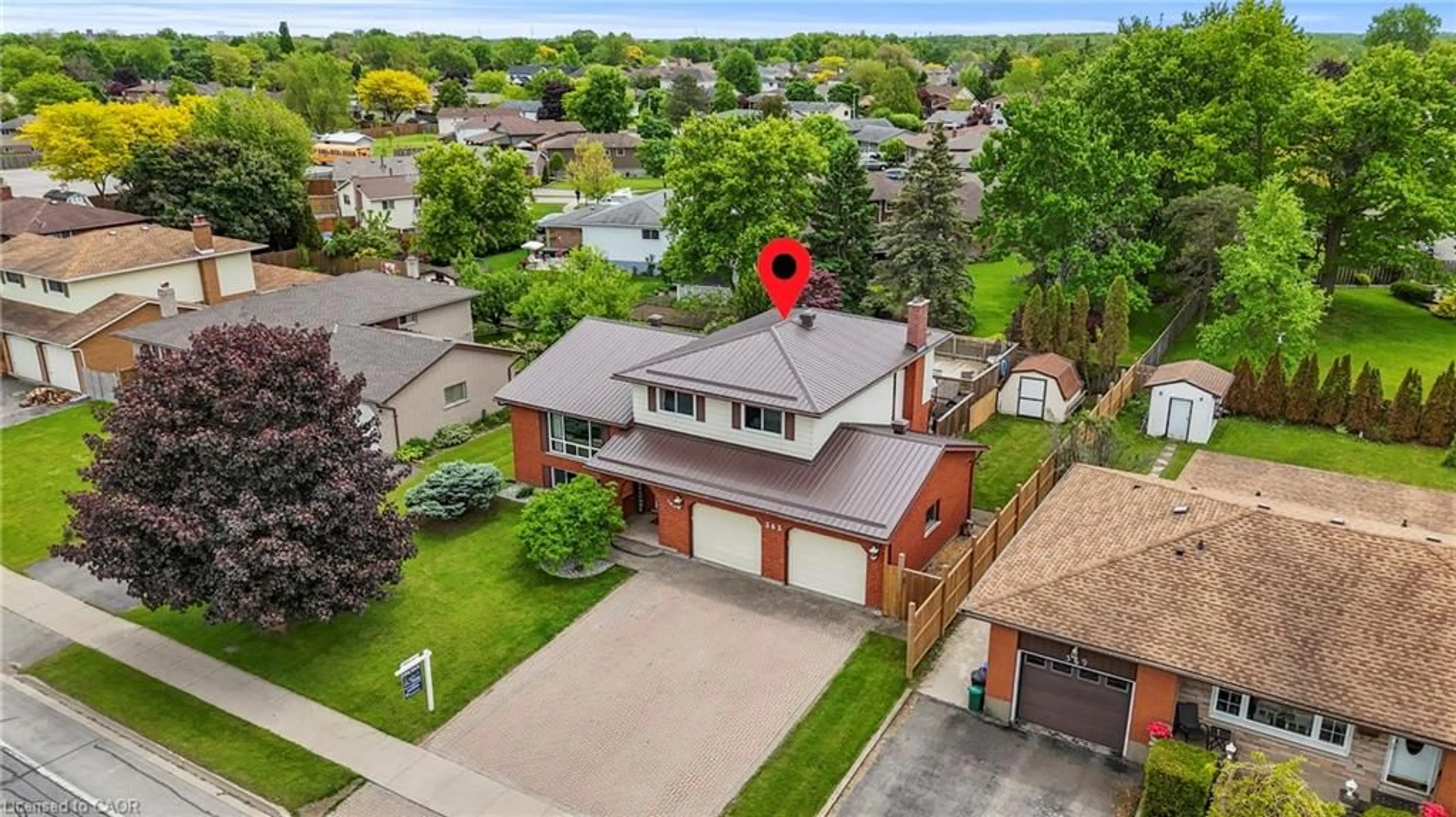 A pic from outside/outdoor area/front of a property/back of a property/a pic from drone, street for 363 Fitch St, Welland Ontario L3C 4W7