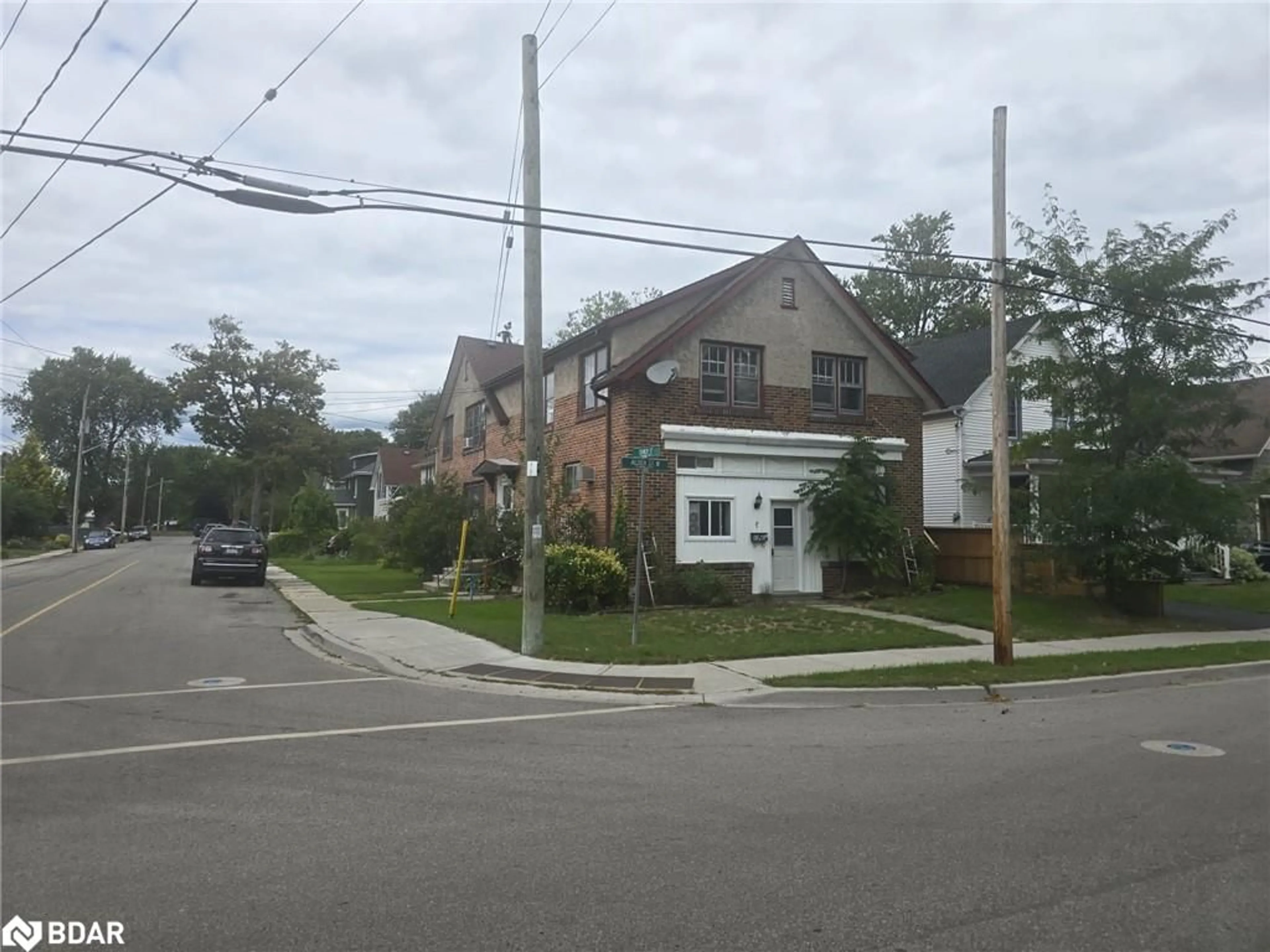 Blurry image for 243 Alder St, Dunnville Ontario N1A 2W4