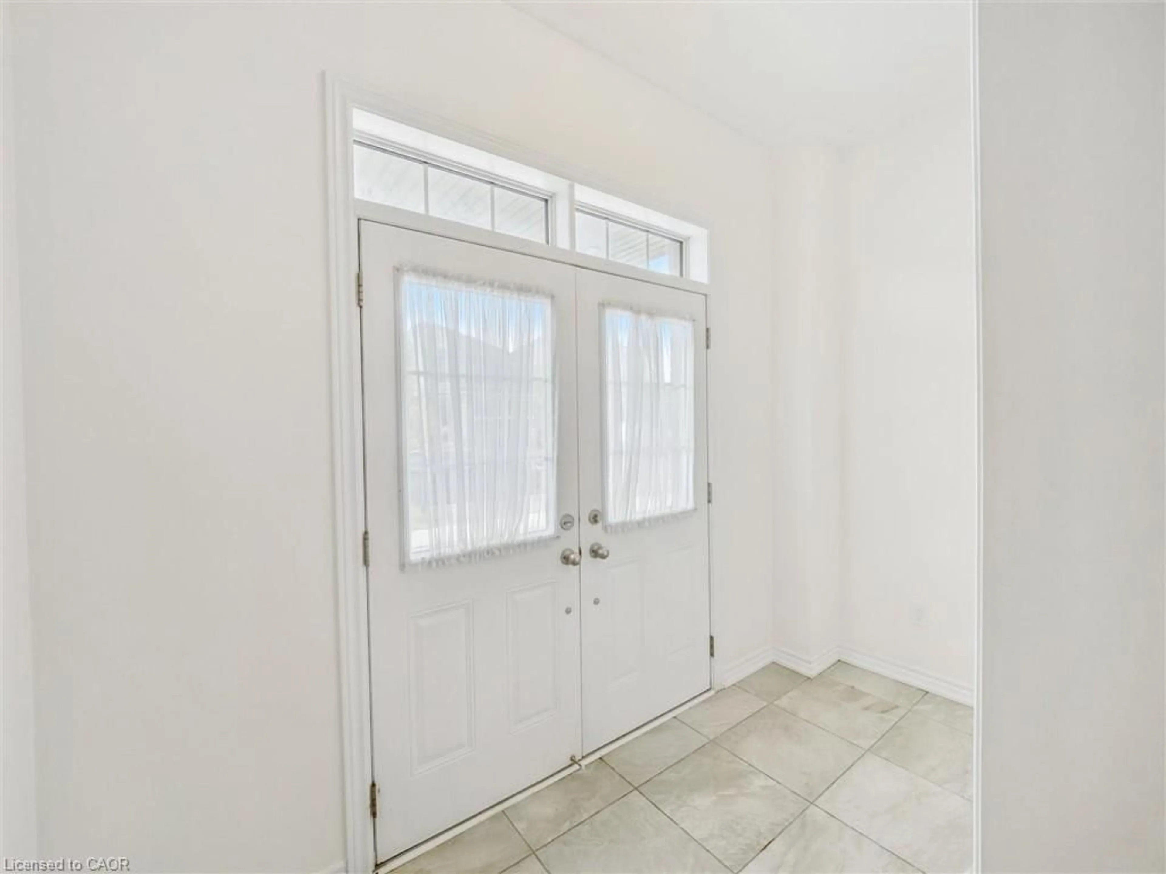 Indoor entryway for 6 Bannister Rd, Barrie Ontario L9J 0L4