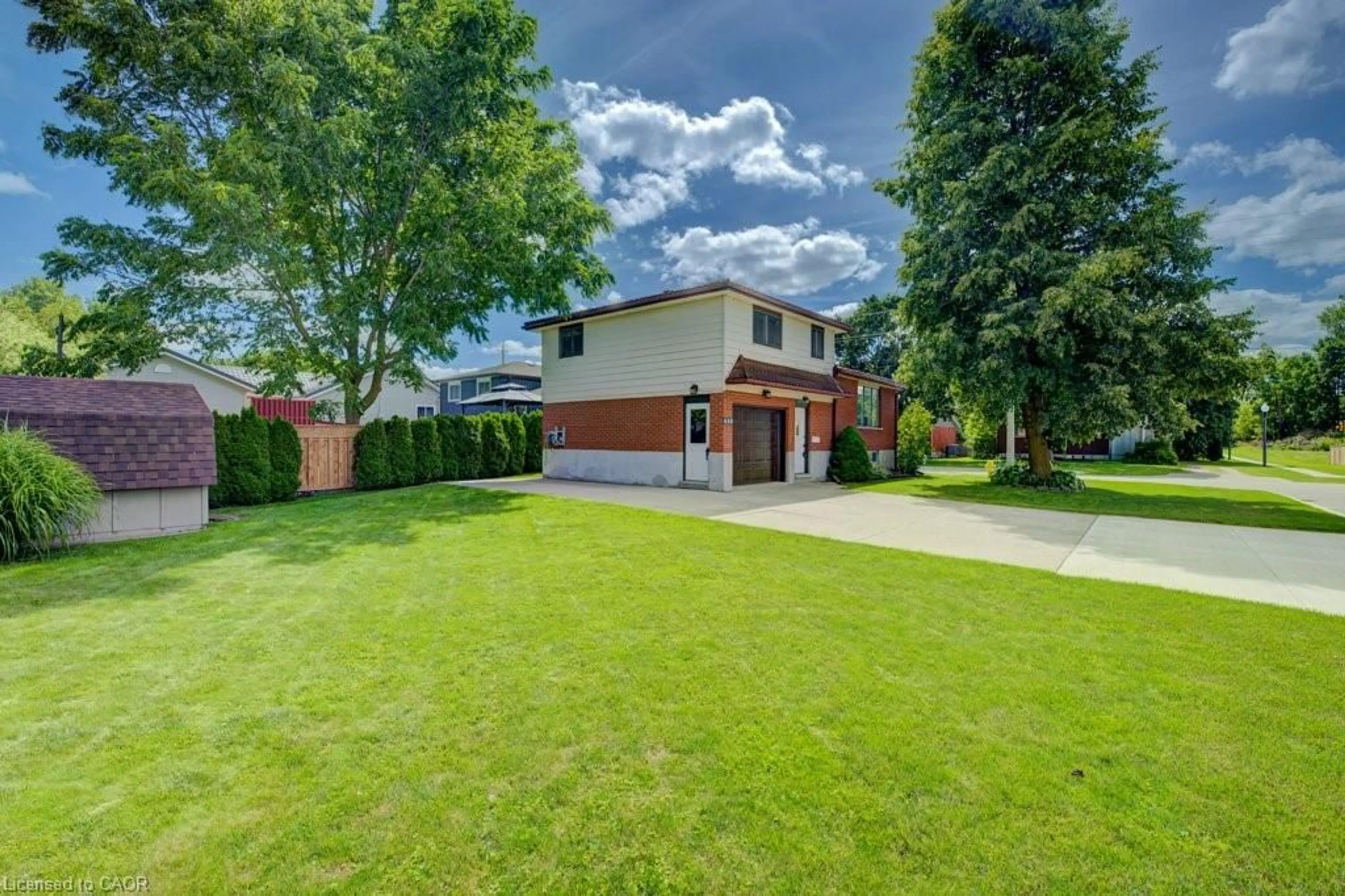 A pic from outside/outdoor area/front of a property/back of a property/a pic from drone, street for 410 Louise Ave, Listowel Ontario N4W 3P2