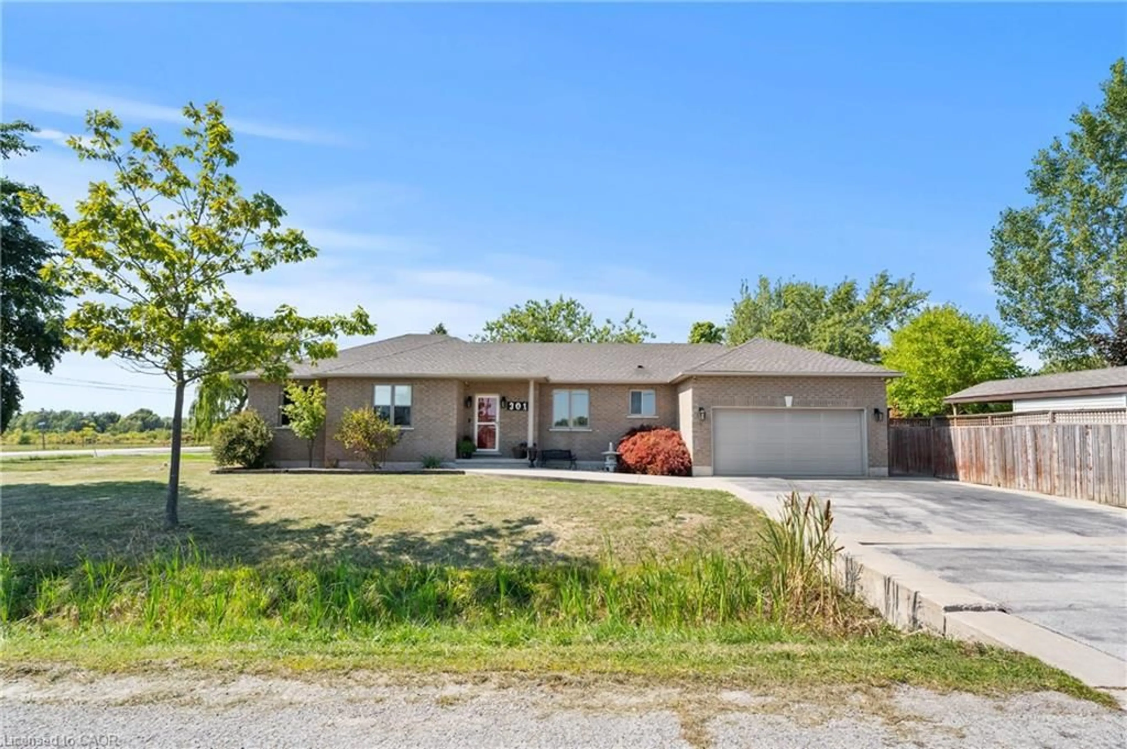 A pic from outside/outdoor area/front of a property/back of a property/a pic from drone, street for 301 Mud St, Stoney Creek Ontario L8J 2X7