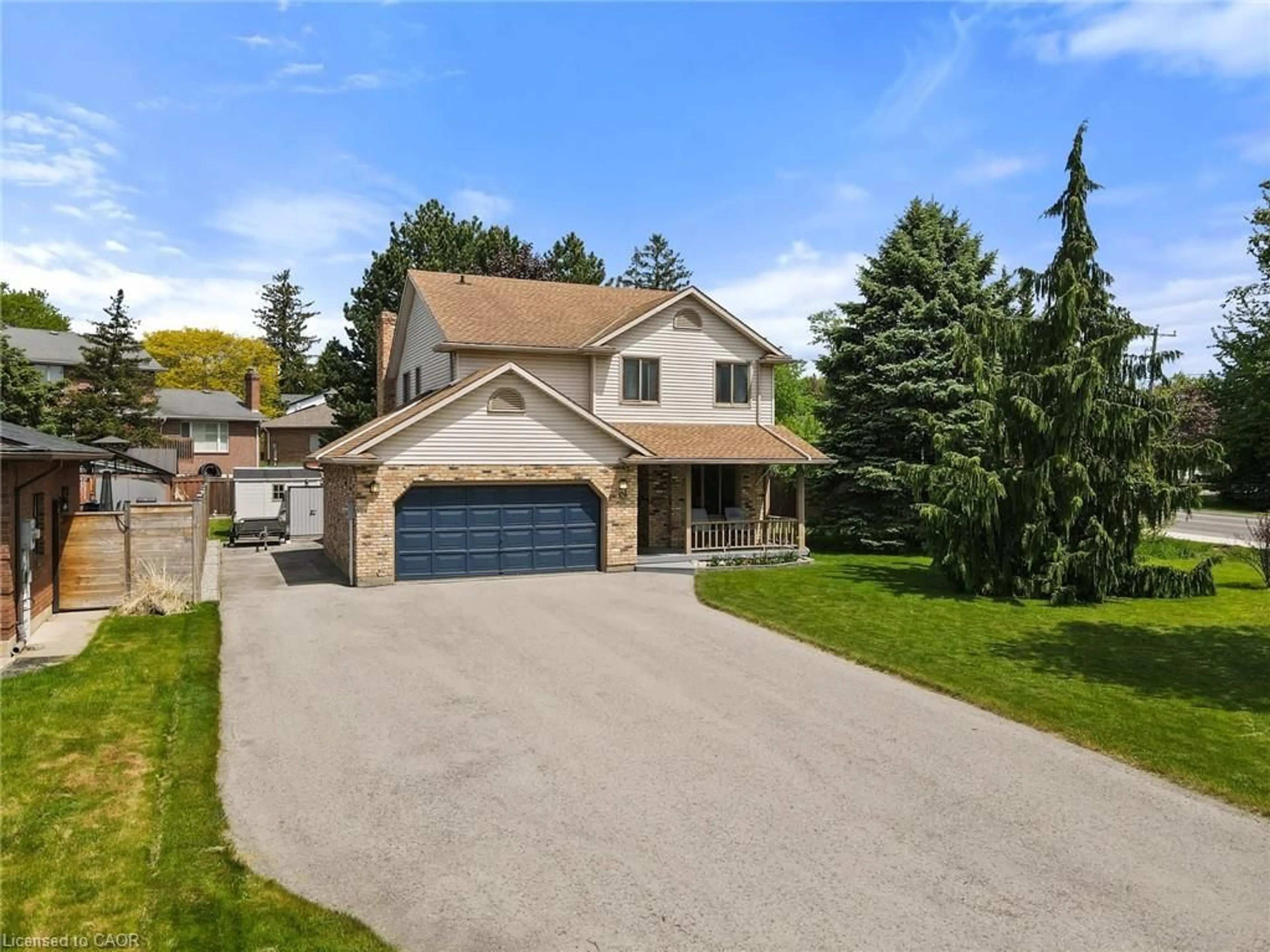 A pic from outside/outdoor area/front of a property/back of a property/a pic from drone, street for 106 Spruceside Cres, Pelham Ontario L0S 1E0