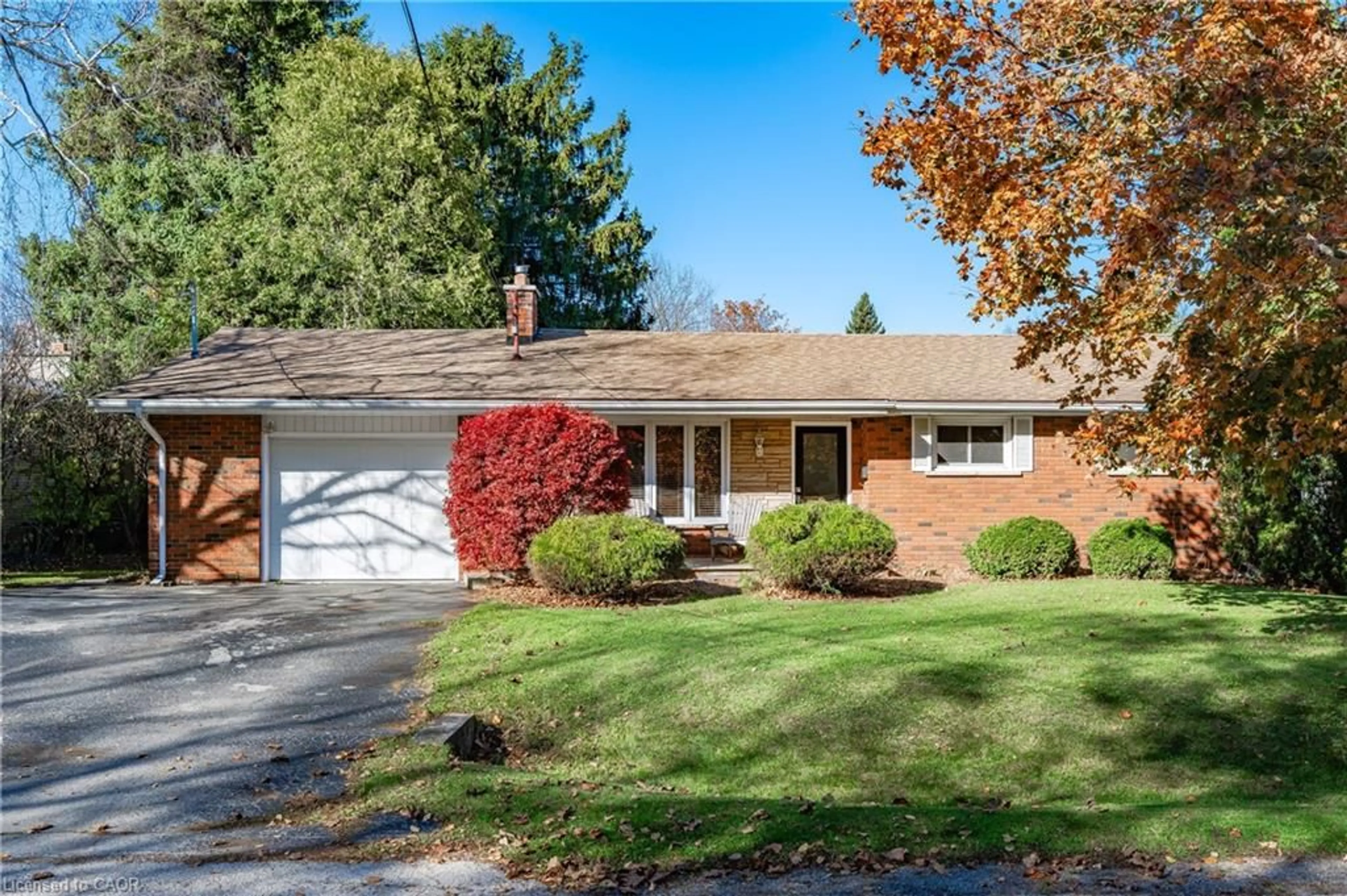 Home with brick exterior material, street for 375 Clarendon Dr, Ancaster Ontario L9G 2Z1