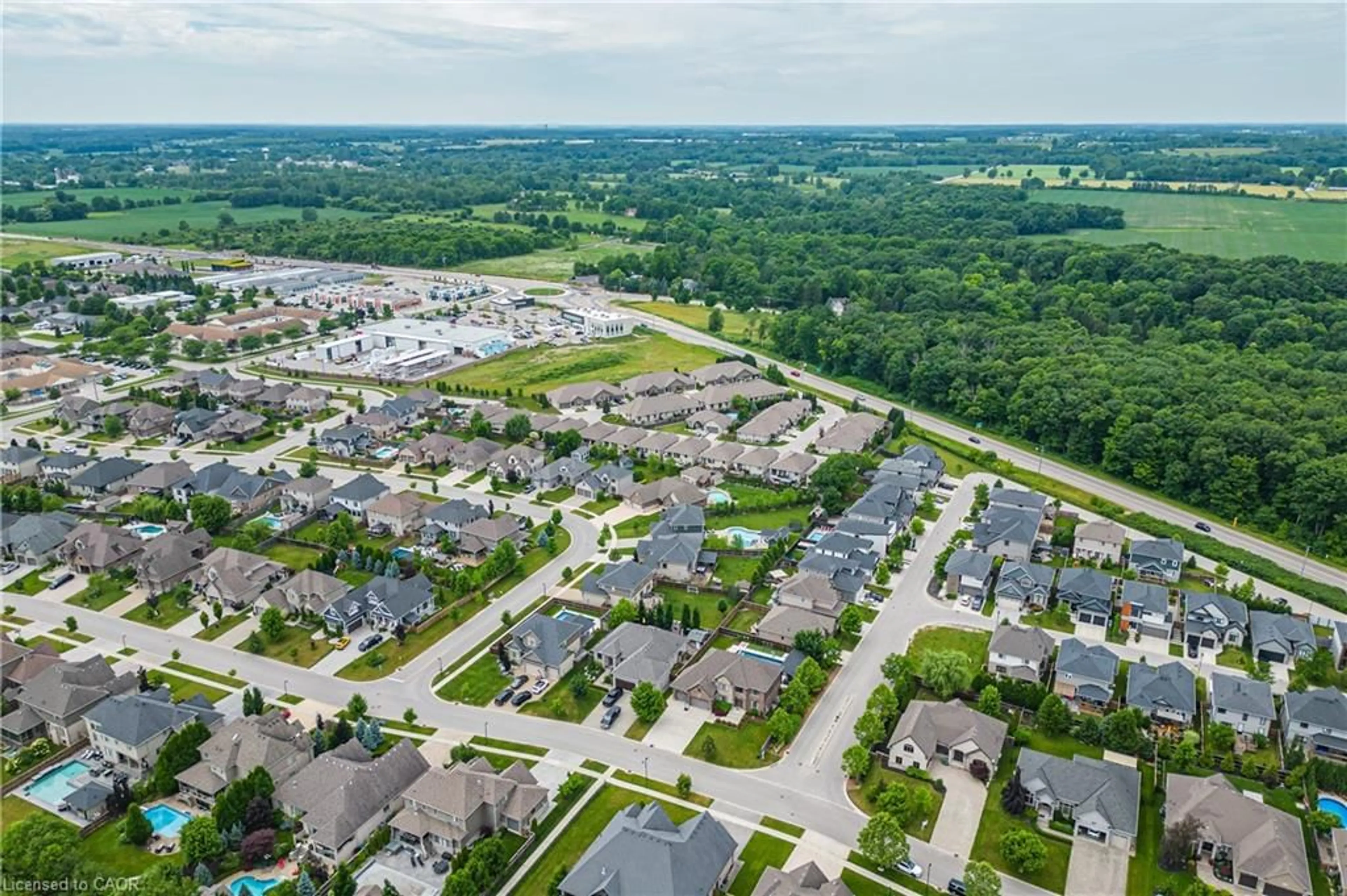 A pic from outside/outdoor area/front of a property/back of a property/a pic from drone, street for 39 Earlscourt Terr, Middlesex Centre Ontario N0L 1R0