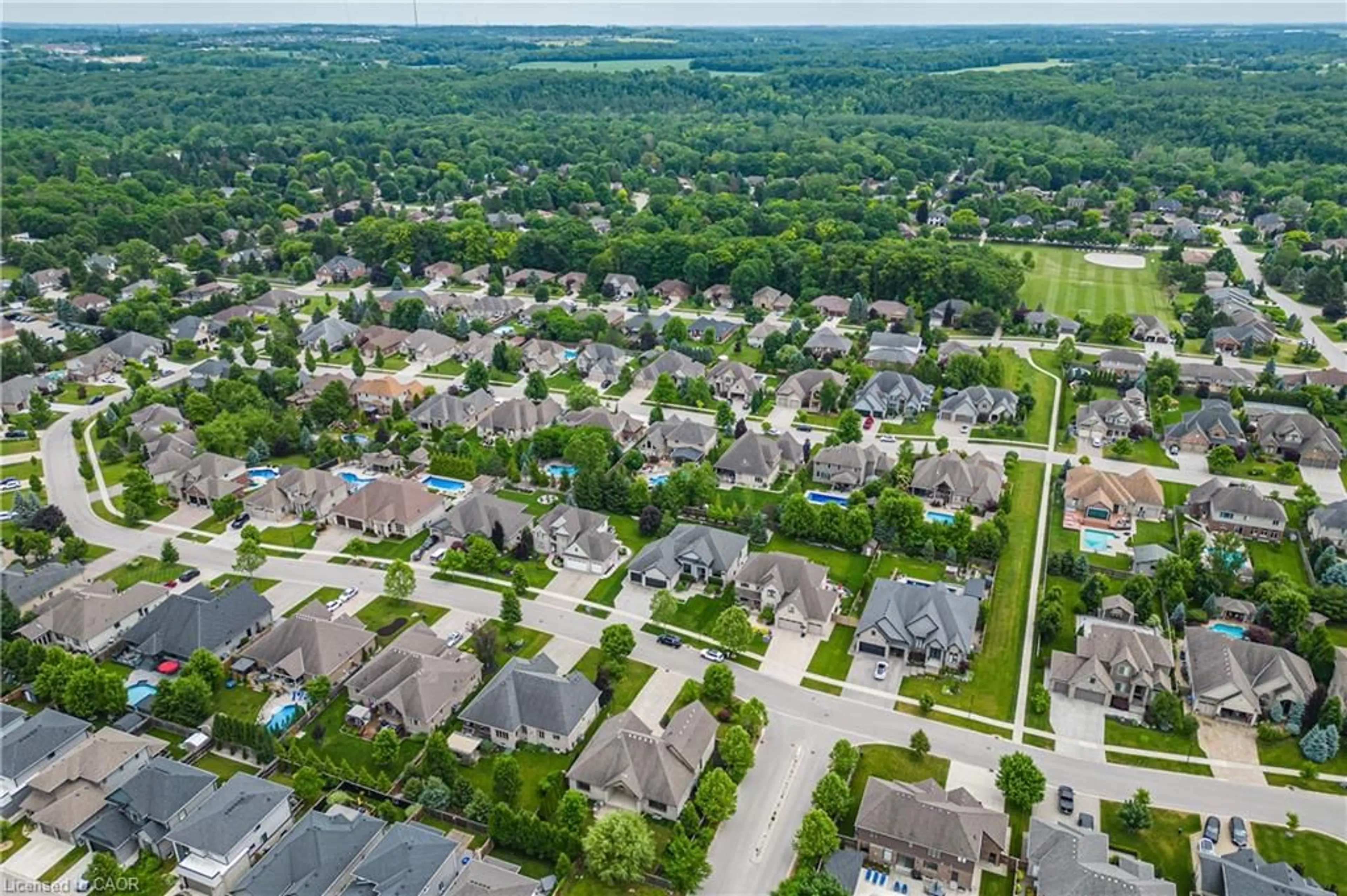 A pic from outside/outdoor area/front of a property/back of a property/a pic from drone, street for 39 Earlscourt Terr, Middlesex Centre Ontario N0L 1R0