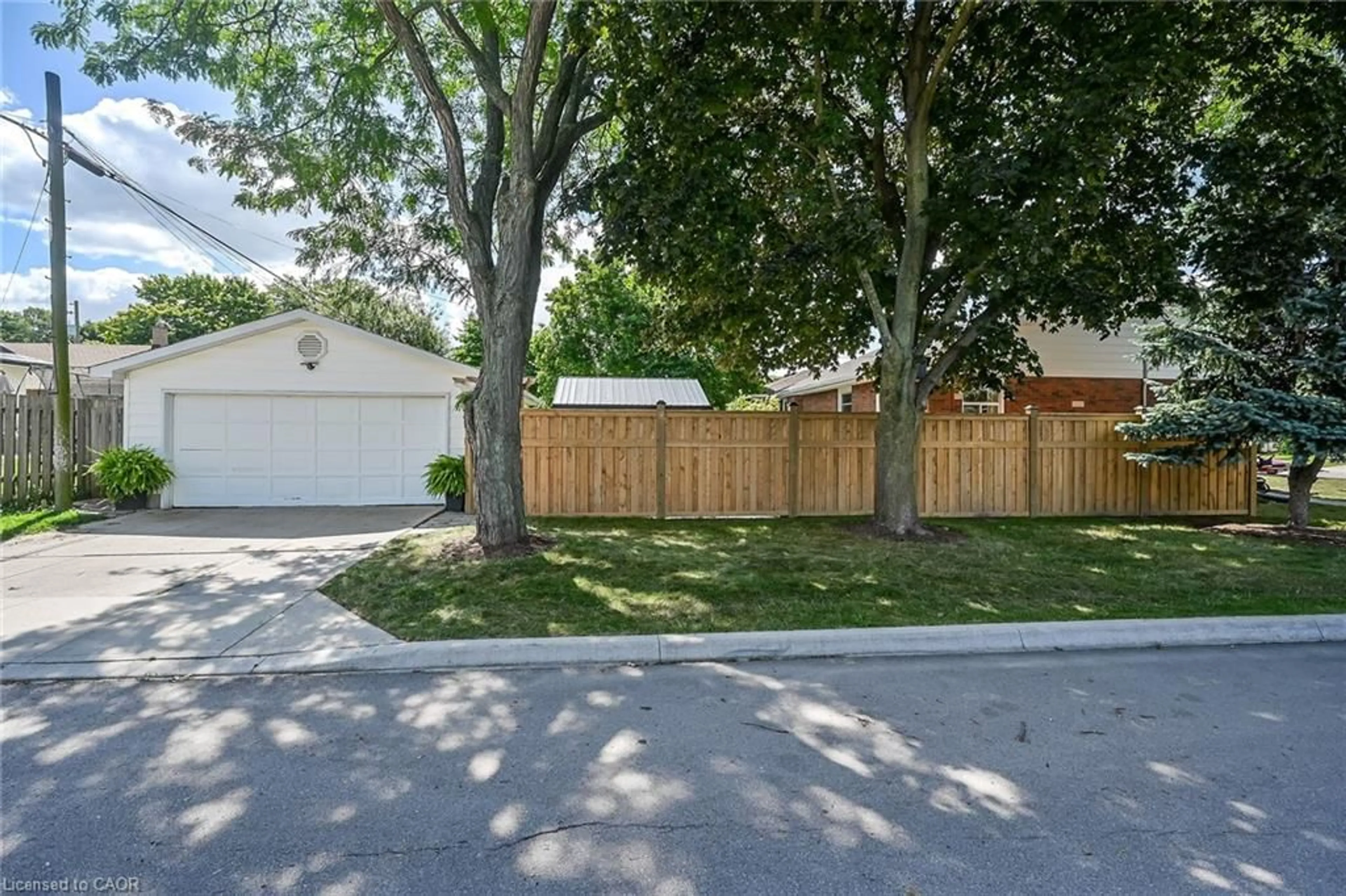 A pic from outside/outdoor area/front of a property/back of a property/a pic from drone, street for 181 West 18th St, Hamilton Ontario L9C 4G7