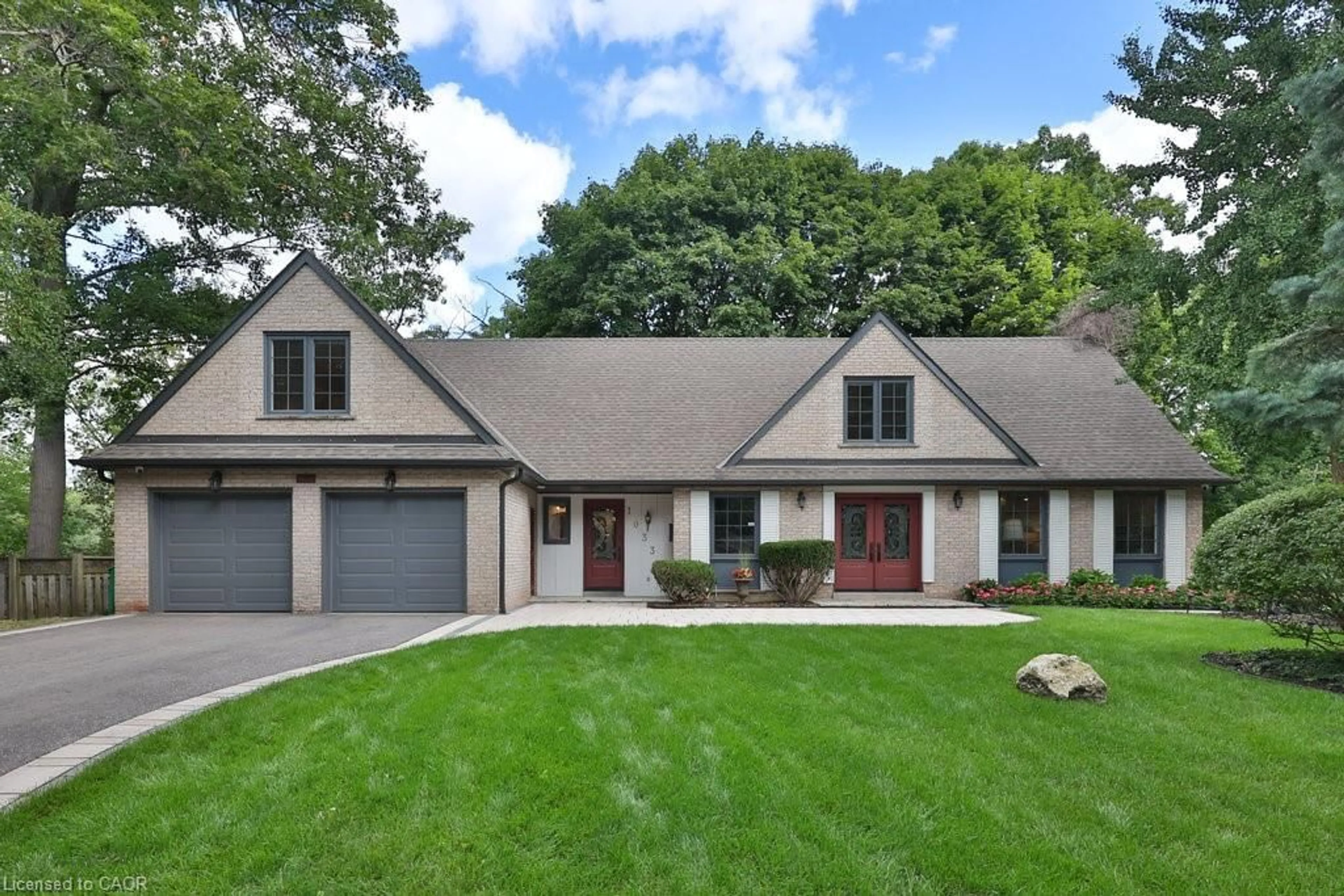 Home with brick exterior material, street for 1033 Wenleigh Crt, Mississauga Ontario L5H 1M7