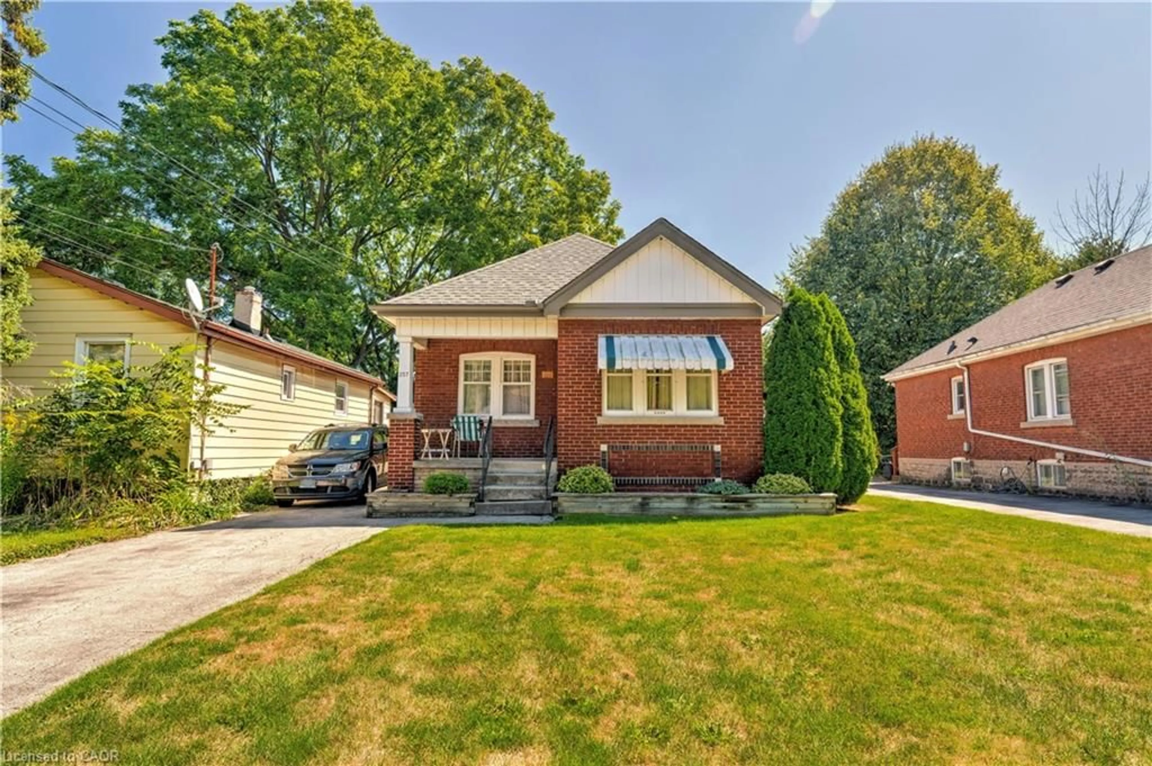 Home with brick exterior material, street for 257 Broadway Ave, Hamilton Ontario L8S 2W7