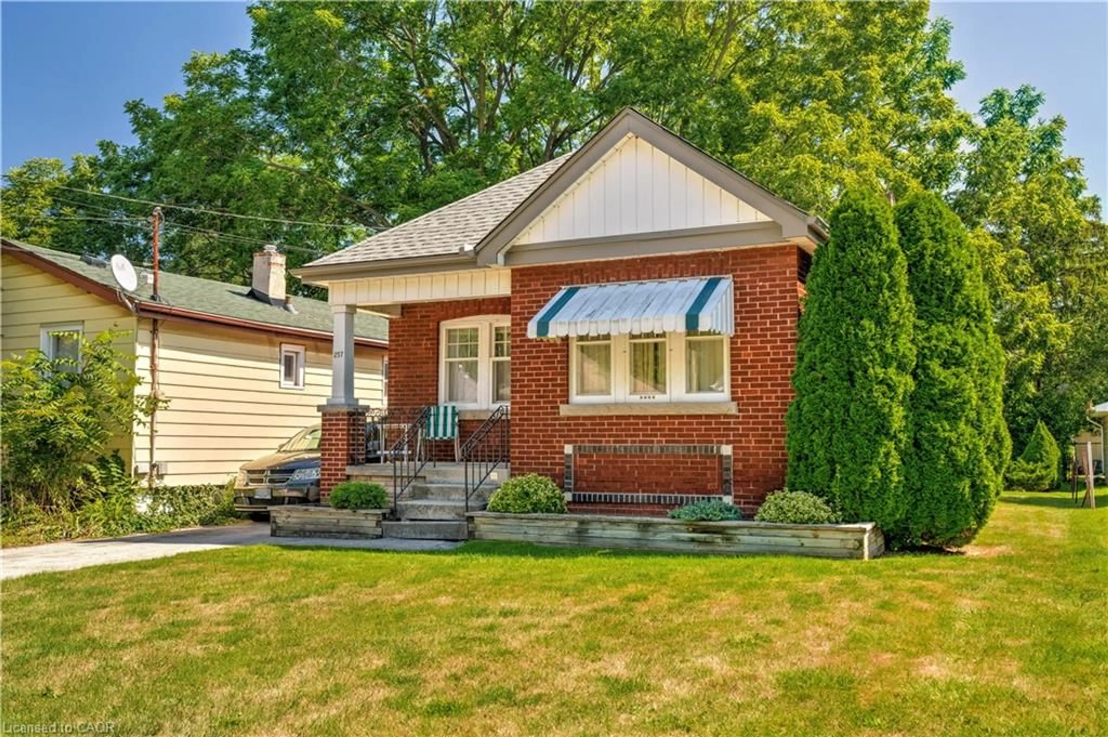 Home with brick exterior material, street for 257 Broadway Ave, Hamilton Ontario L8S 2W7