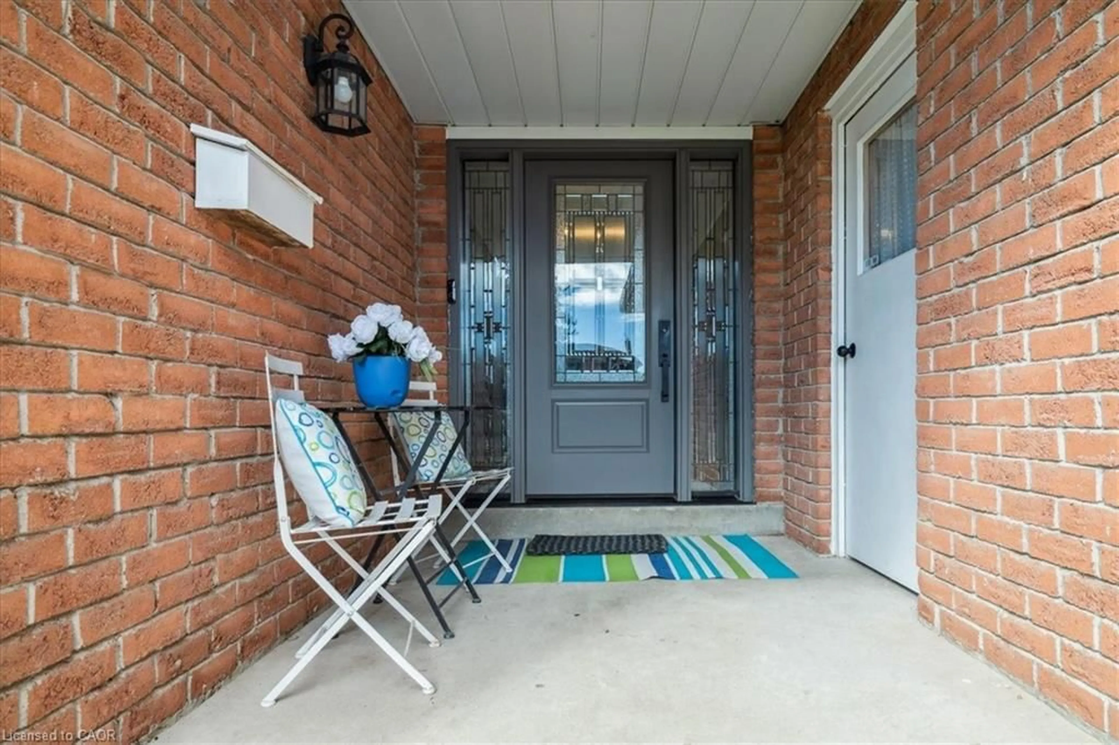 Indoor entryway for 2345 Montgomery Dr, Burlington Ontario L7P 4J9