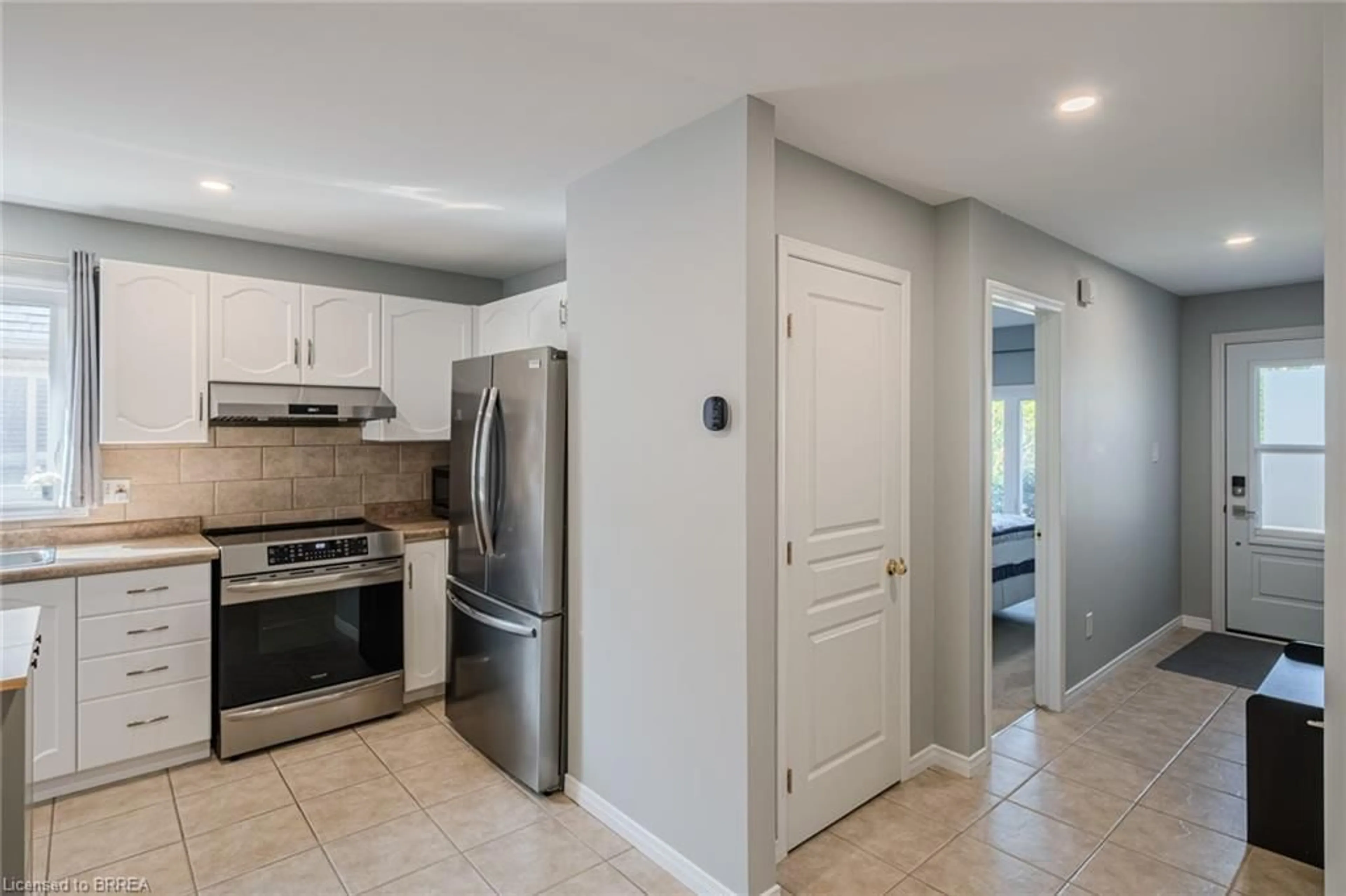 Open concept kitchen, ceramic/tile floor for 60 Savannah Ridge Dr, Paris Ontario N3L 4G5