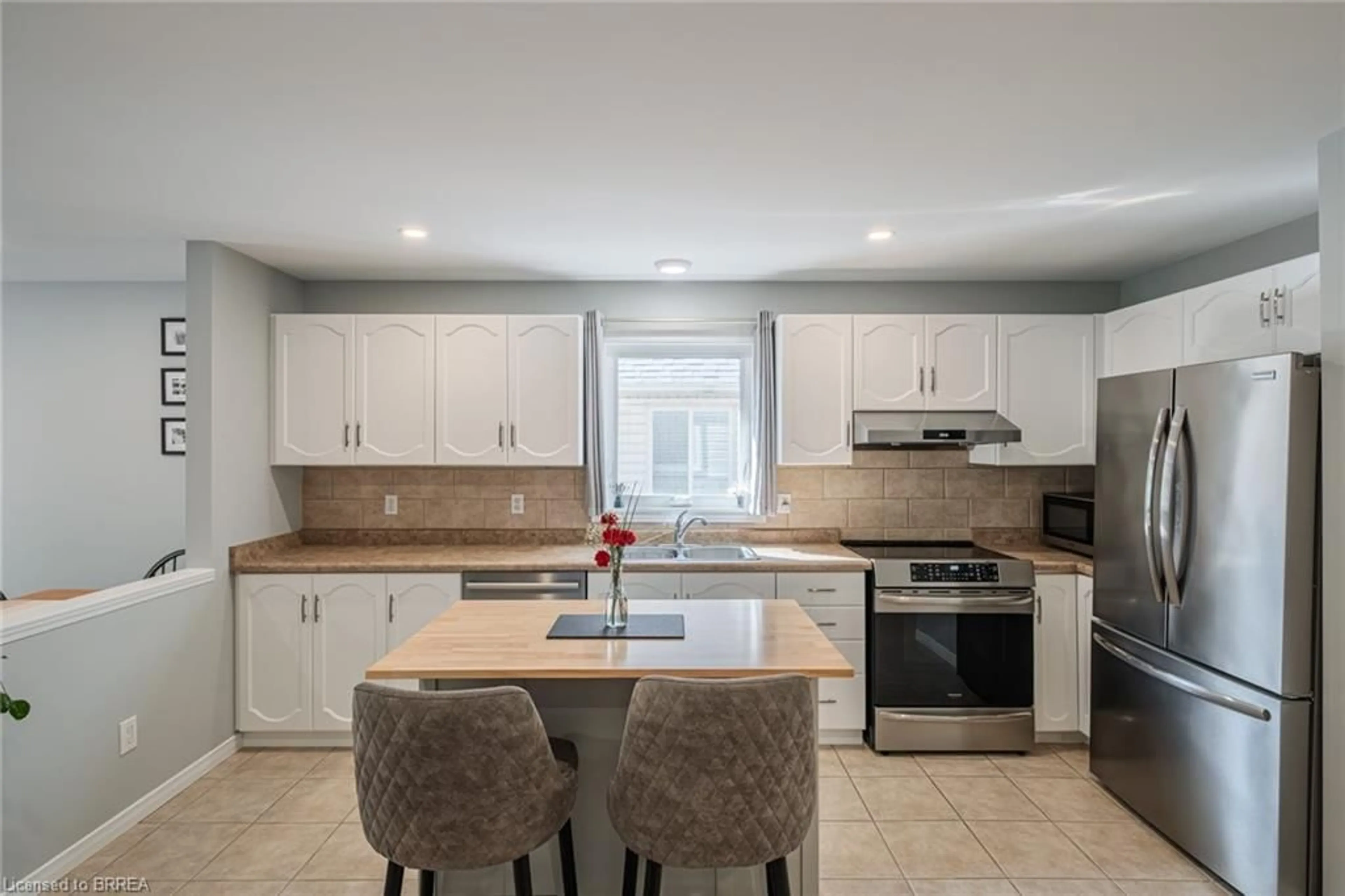 Open concept kitchen, ceramic/tile floor for 60 Savannah Ridge Dr, Paris Ontario N3L 4G5