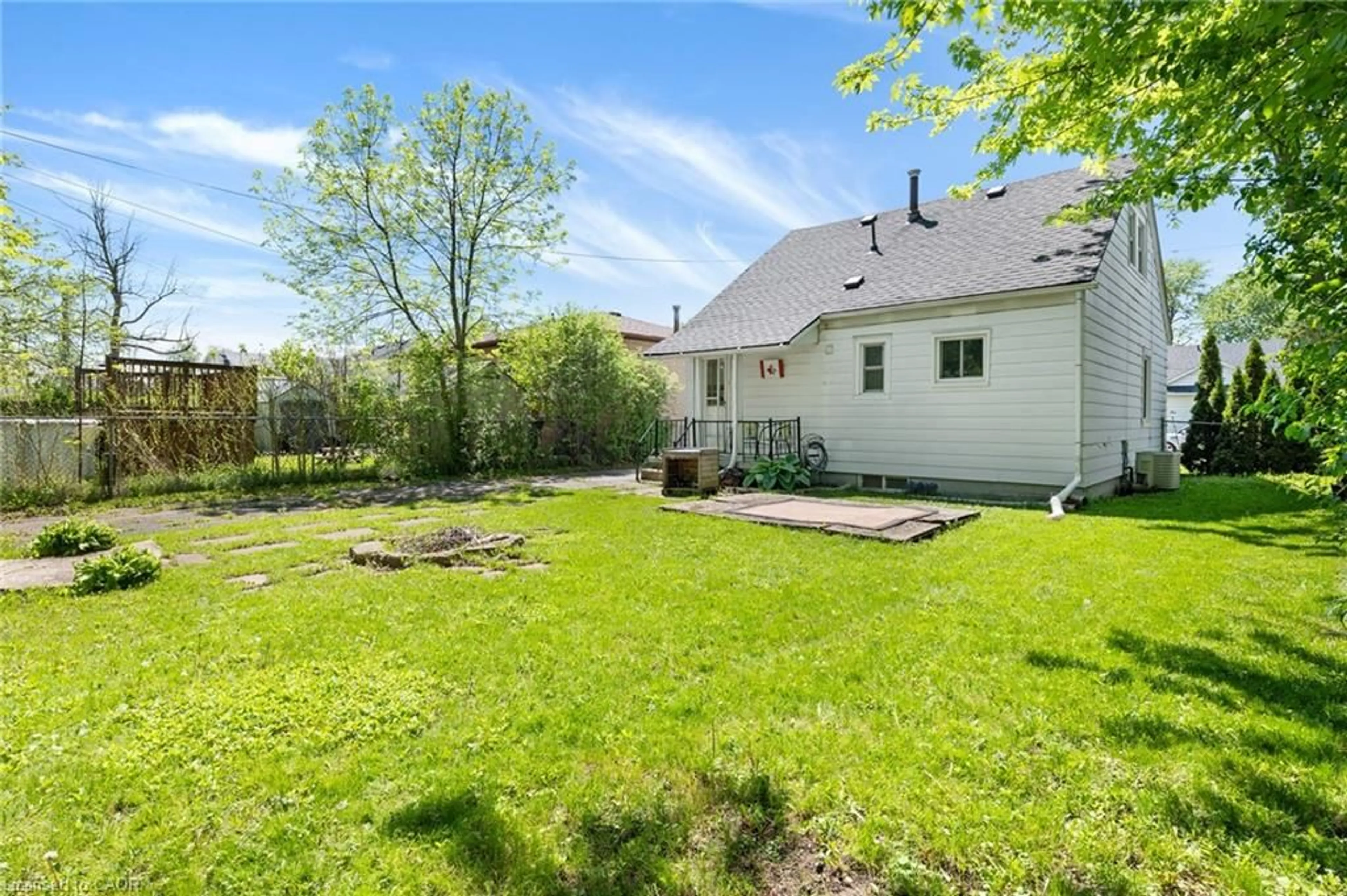 Patio, street for 3 Phyllis St, Fort Erie Ontario L2A 3Y1