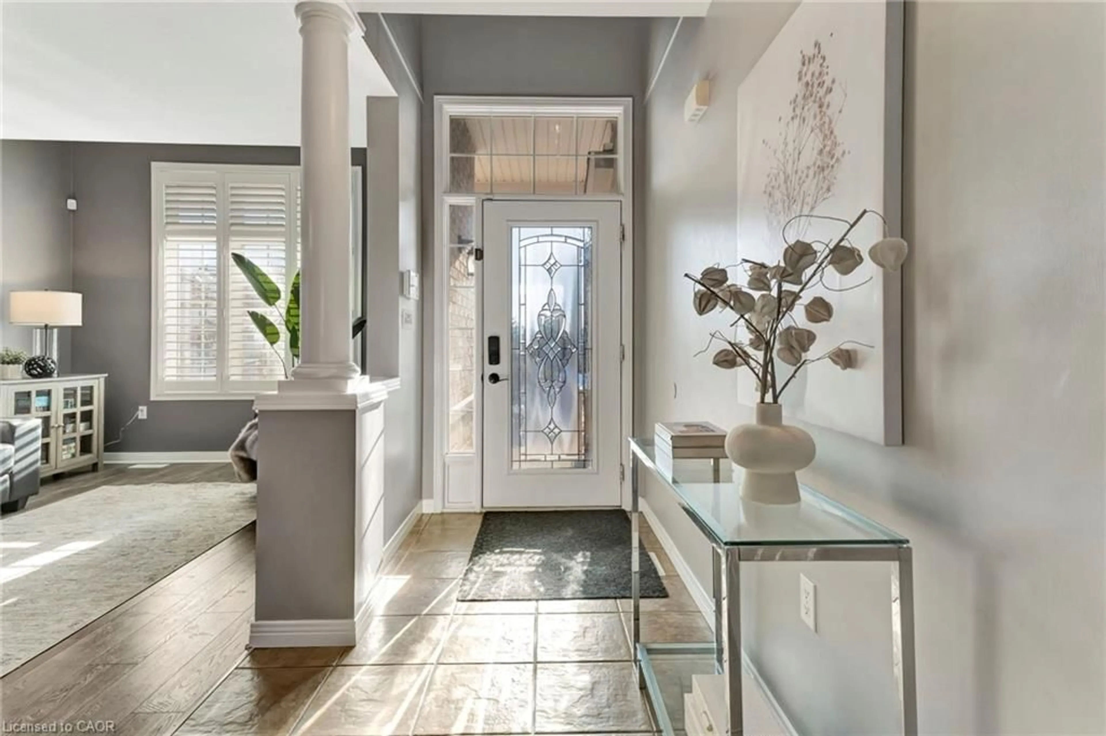Indoor entryway for 7 Bocelli Cres, Hamilton Ontario L0R 1P0