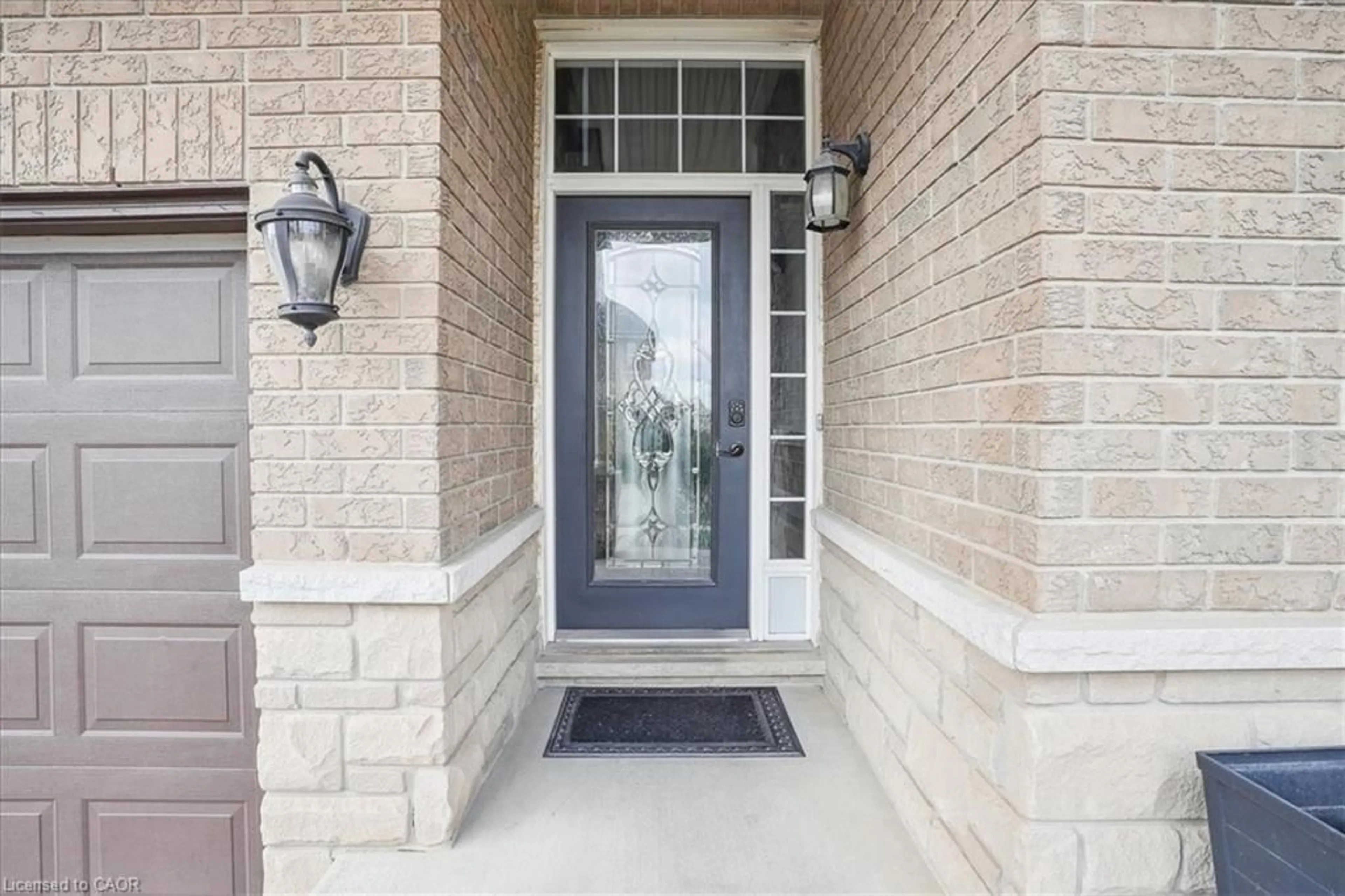 Indoor entryway for 7 Bocelli Cres, Hamilton Ontario L0R 1P0