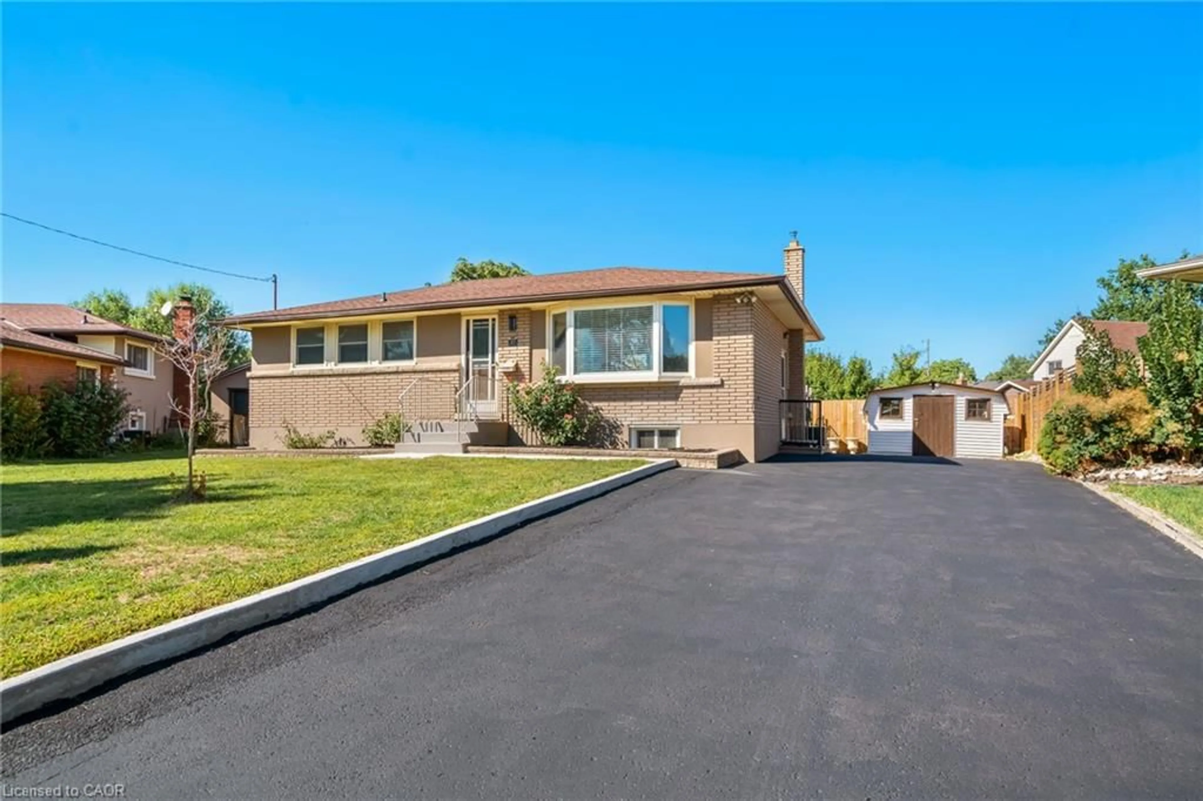 Home with brick exterior material, street for 37 Coronation Blvd, St. Catharines Ontario L2S 2V2