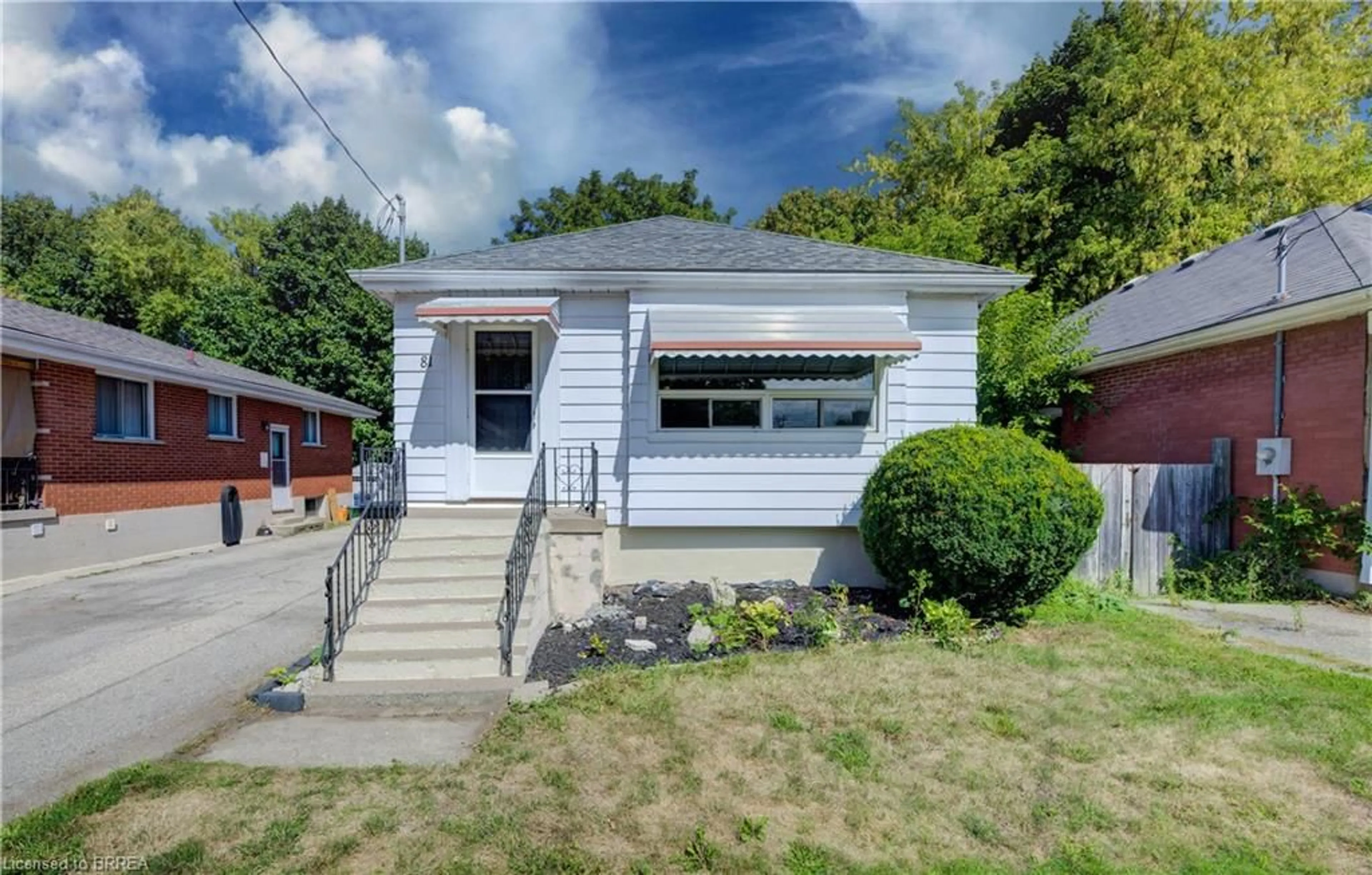 Home with vinyl exterior material, street for 81 Strathcona Ave, Brantford Ontario N3S 1T7