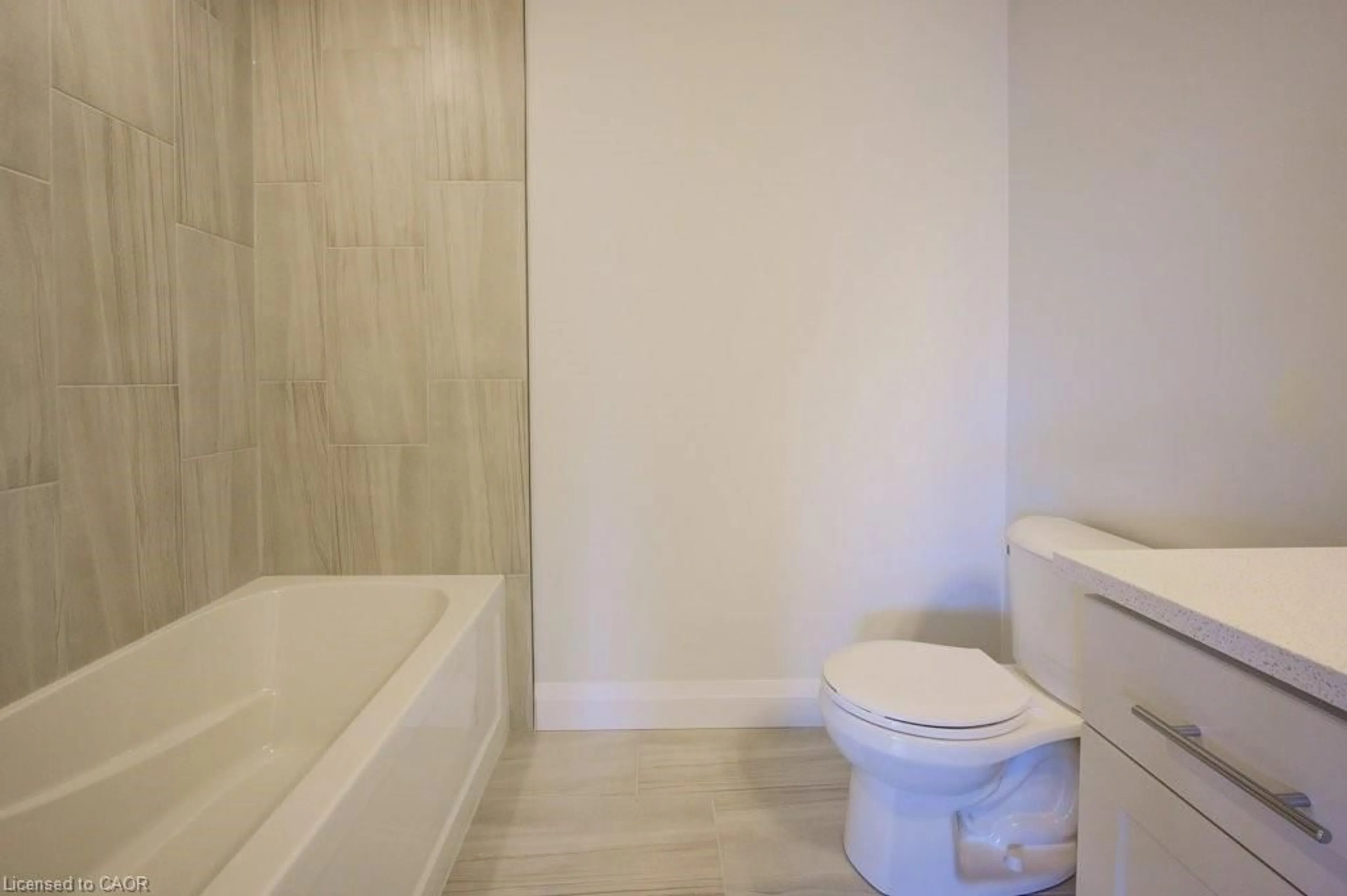 Standard bathroom, ceramic/tile floor for 236 Applewood St #7, Plattsville Ontario N0J 1S0