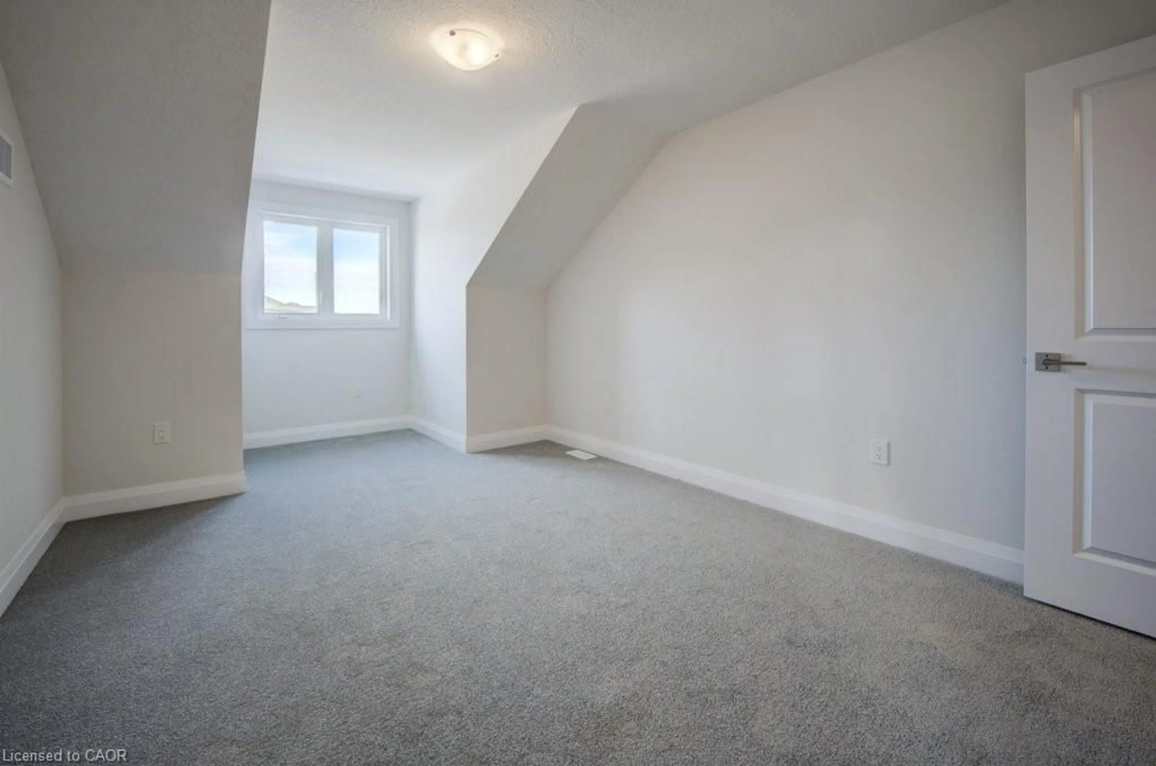 A pic of a room for 236 Applewood St #7, Plattsville Ontario N0J 1S0
