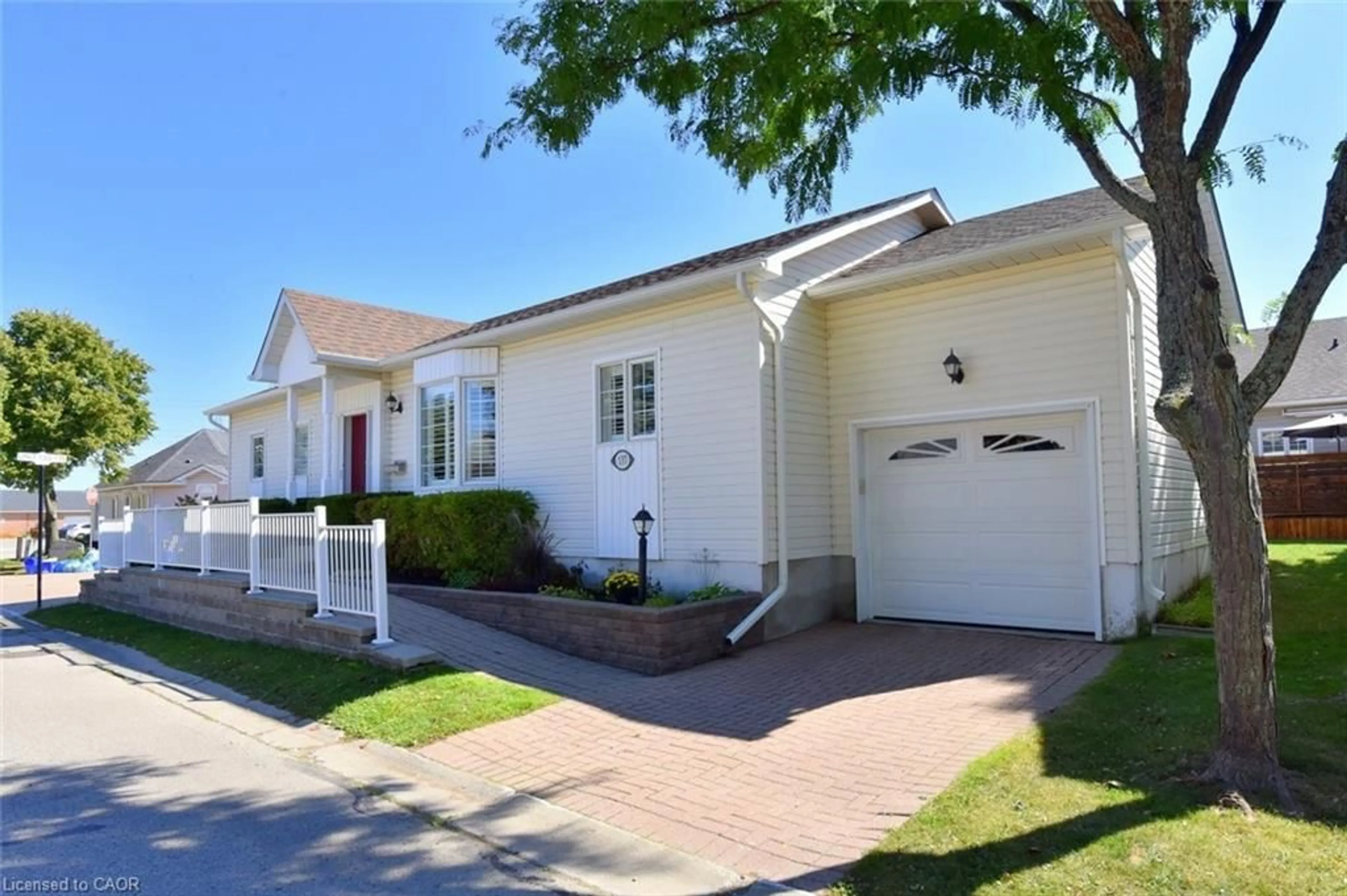 Home with vinyl exterior material, street for 137 Silverbirch Blvd, Mount Hope Ontario L0R 1W0