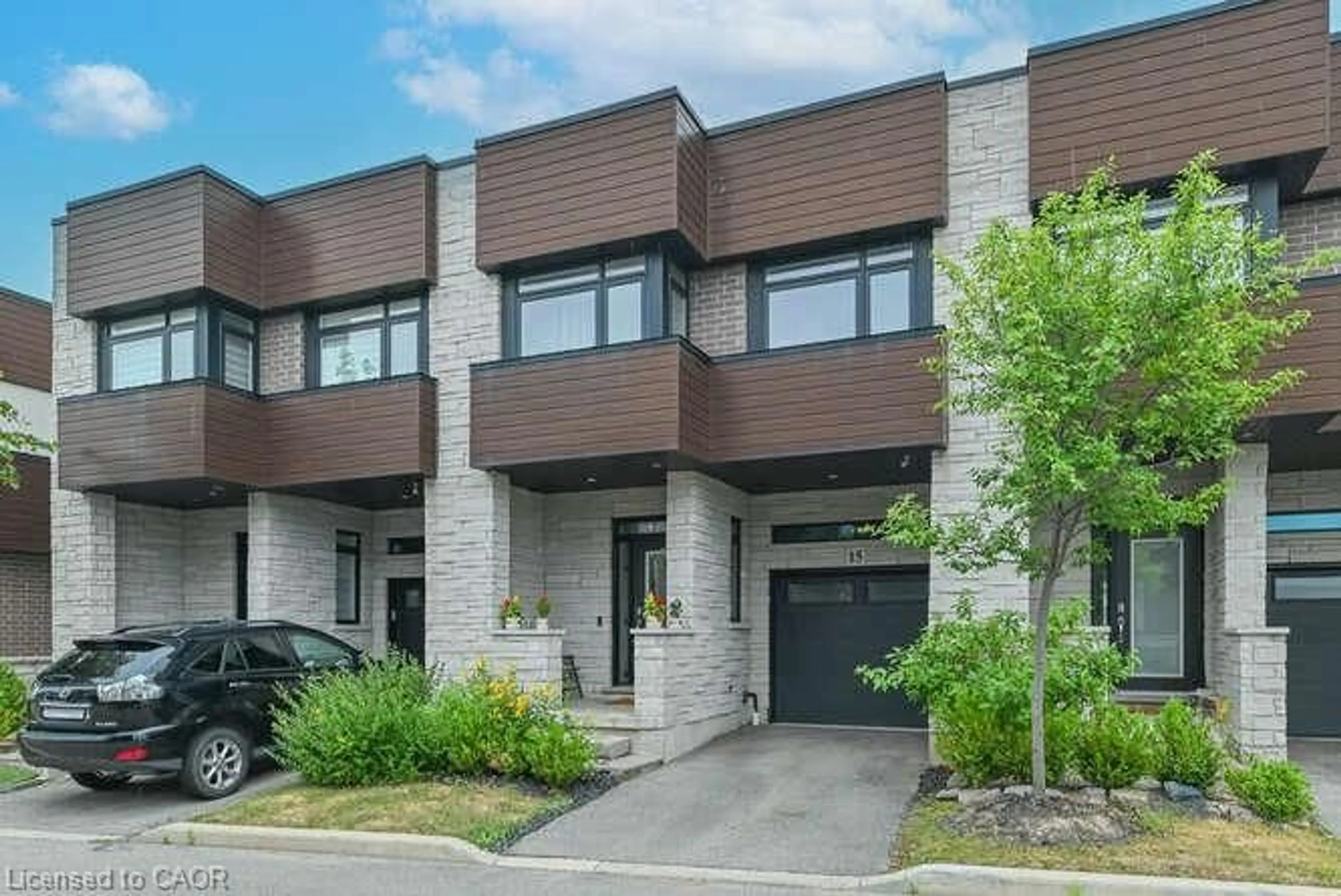 Home with brick exterior material, street for 35 Midhurst Hts #15, Hamilton Ontario L8J 0K9