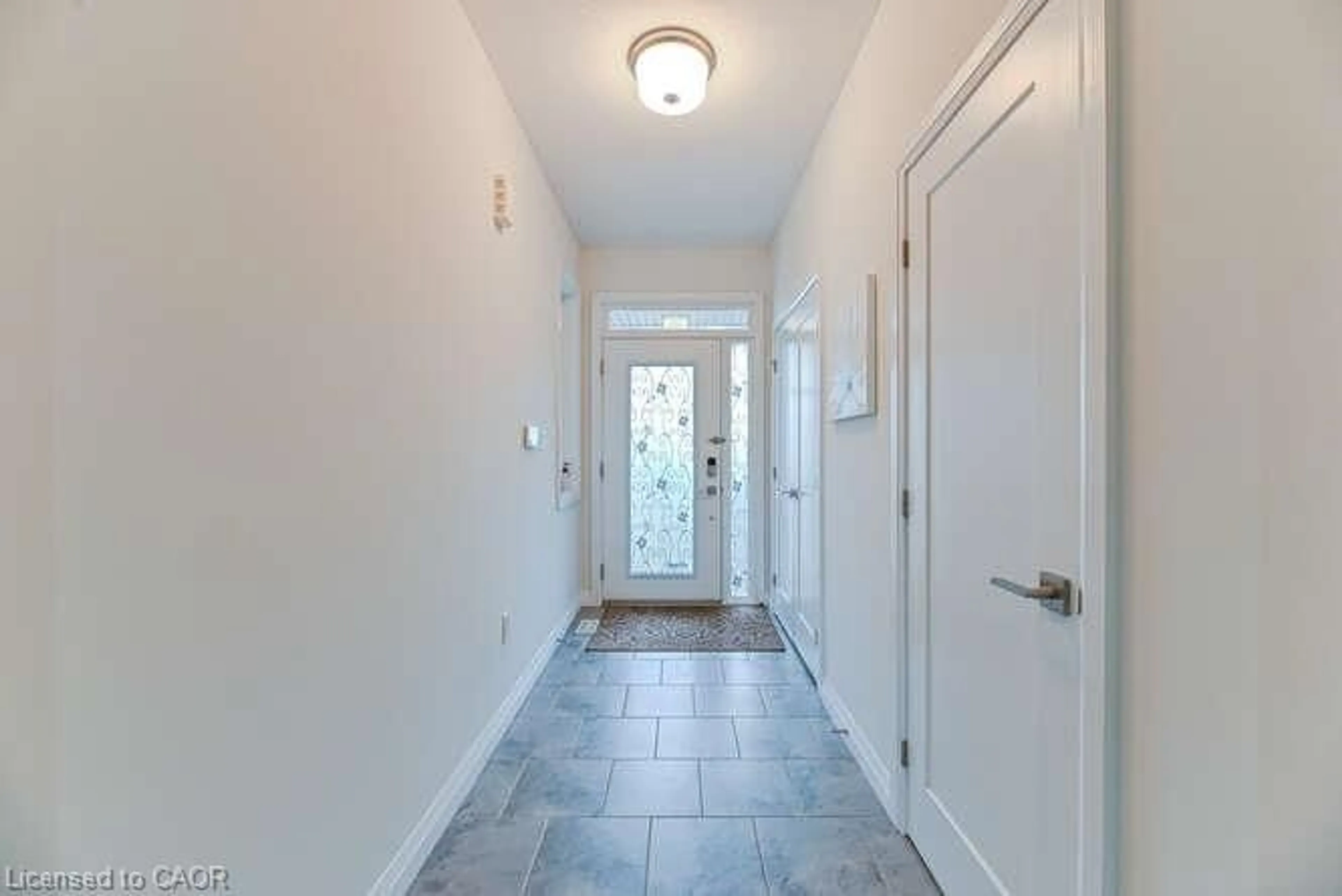 Indoor entryway for 35 Midhurst Hts #15, Hamilton Ontario L8J 0K9
