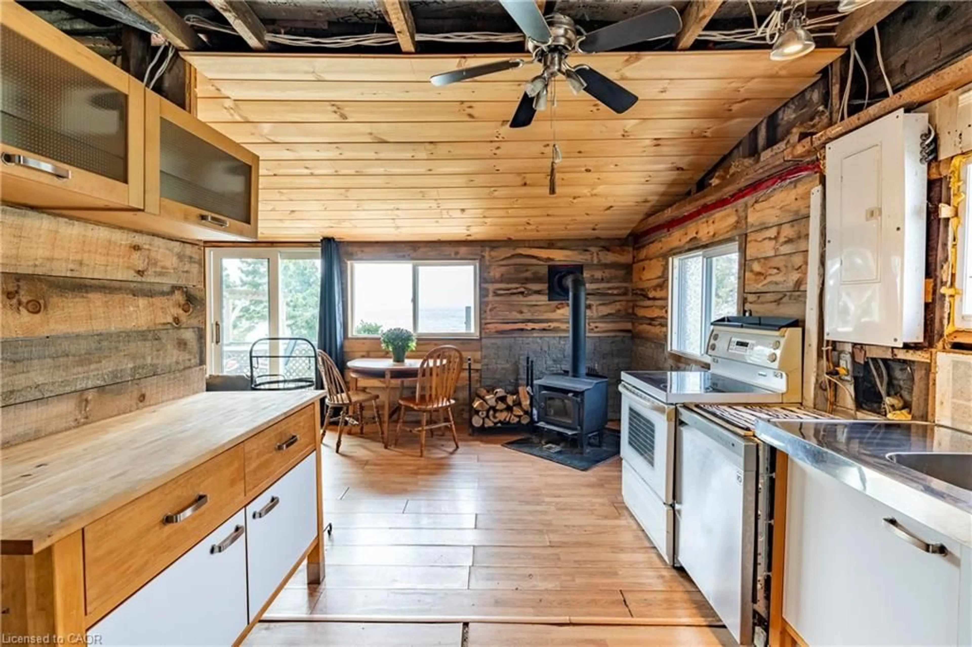 Rustic kitchen, unknown for 22 Erieview Lane, Nanticoke Ontario N0A 1L0