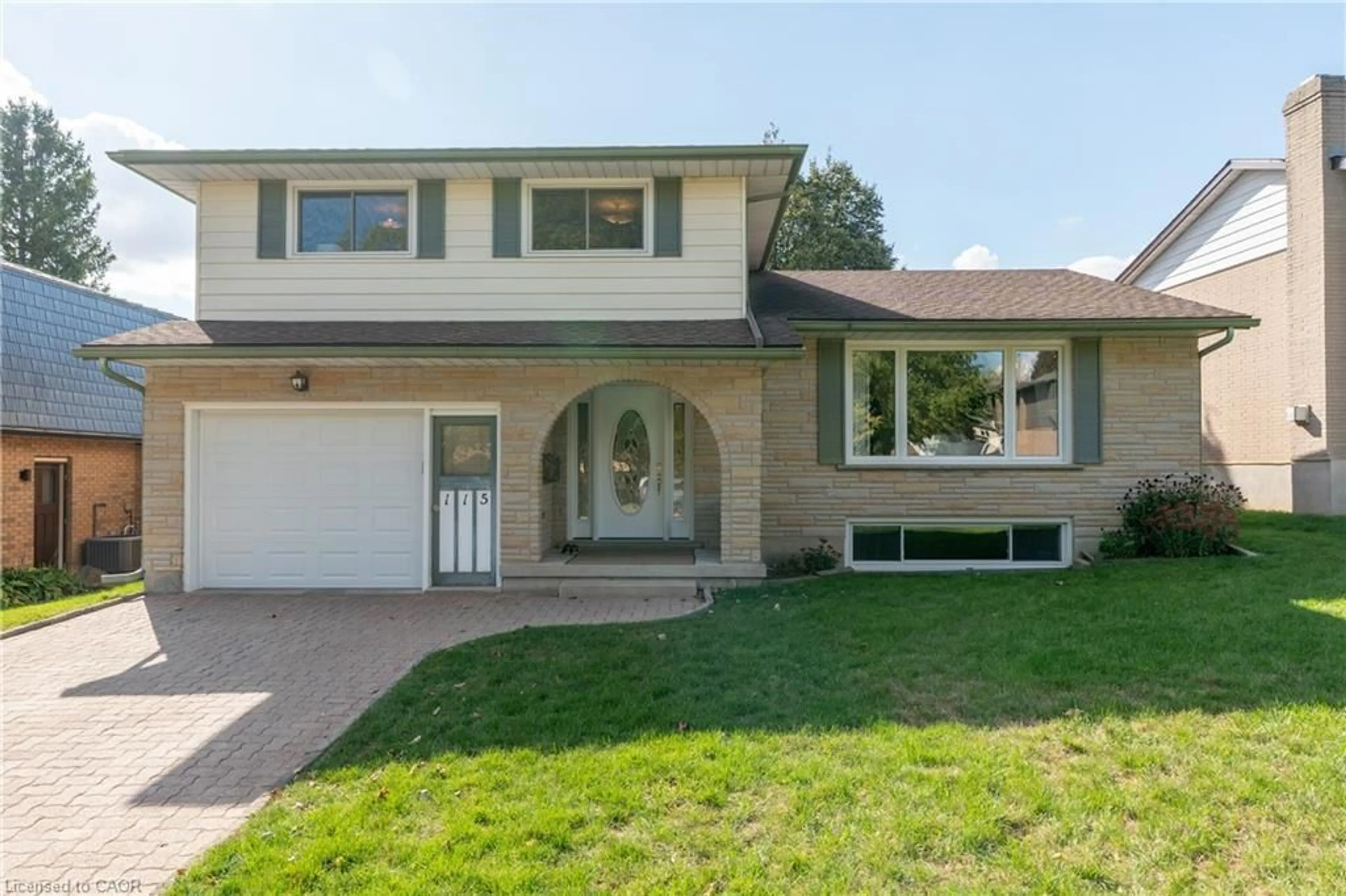 Home with vinyl exterior material, street for 115 White Pine Cres, Waterloo Ontario N2V 1B3