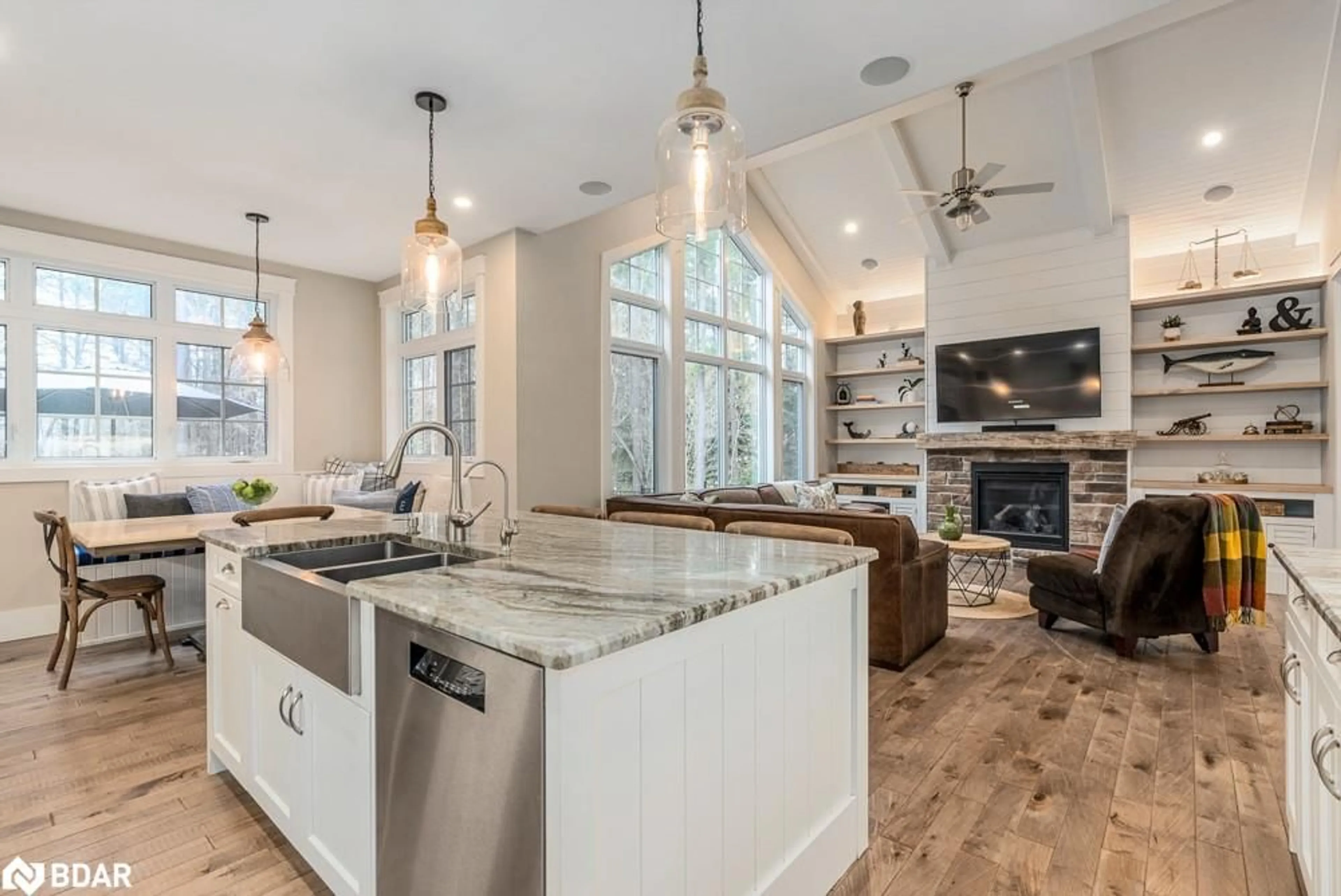 Open concept kitchen, unknown for 77 Mennill Dr, Minesing Ontario L9X 0J2