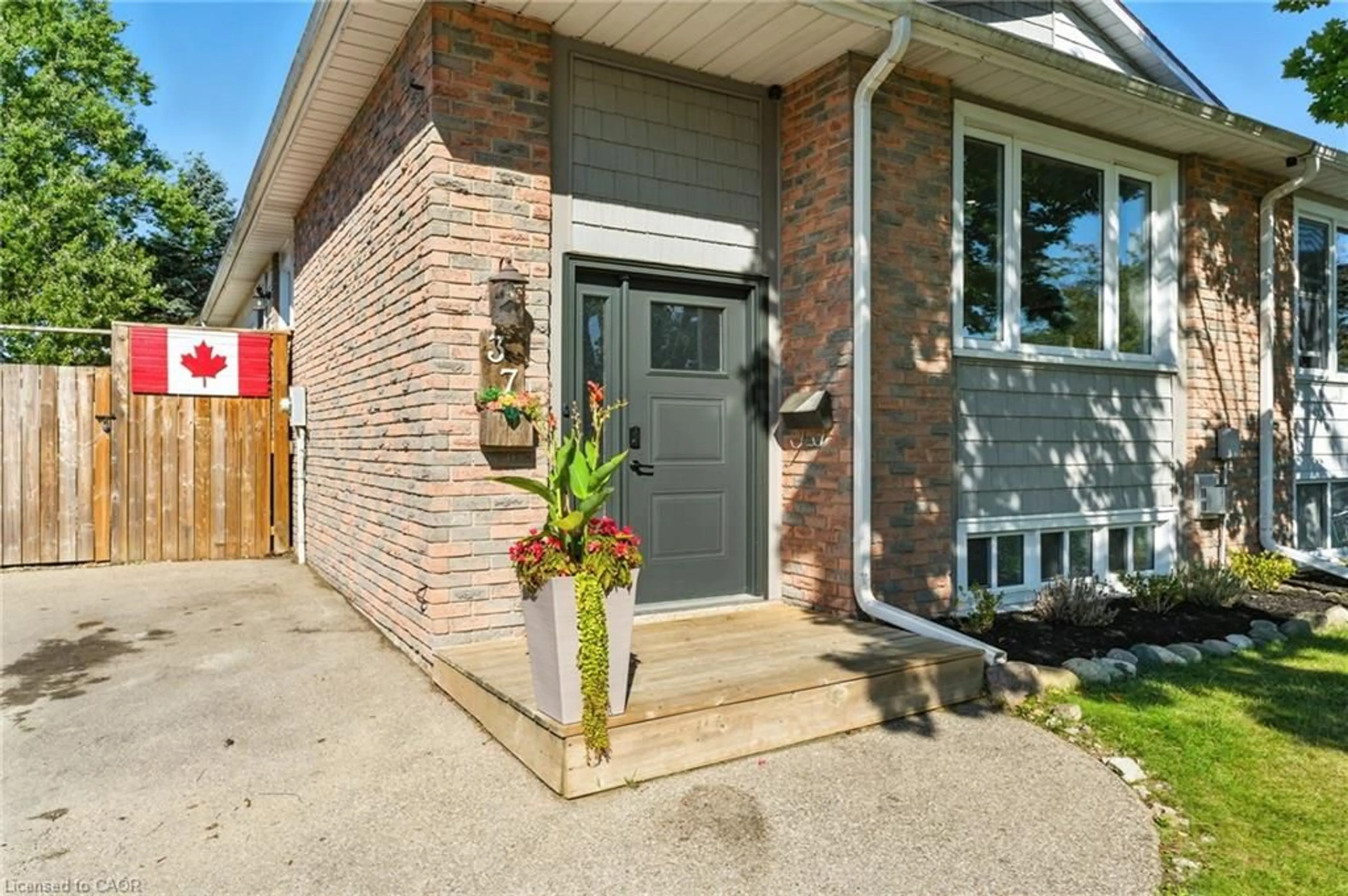 Home with brick exterior material, street for 37 Maple Cres, Paris Ontario N3L 3R3
